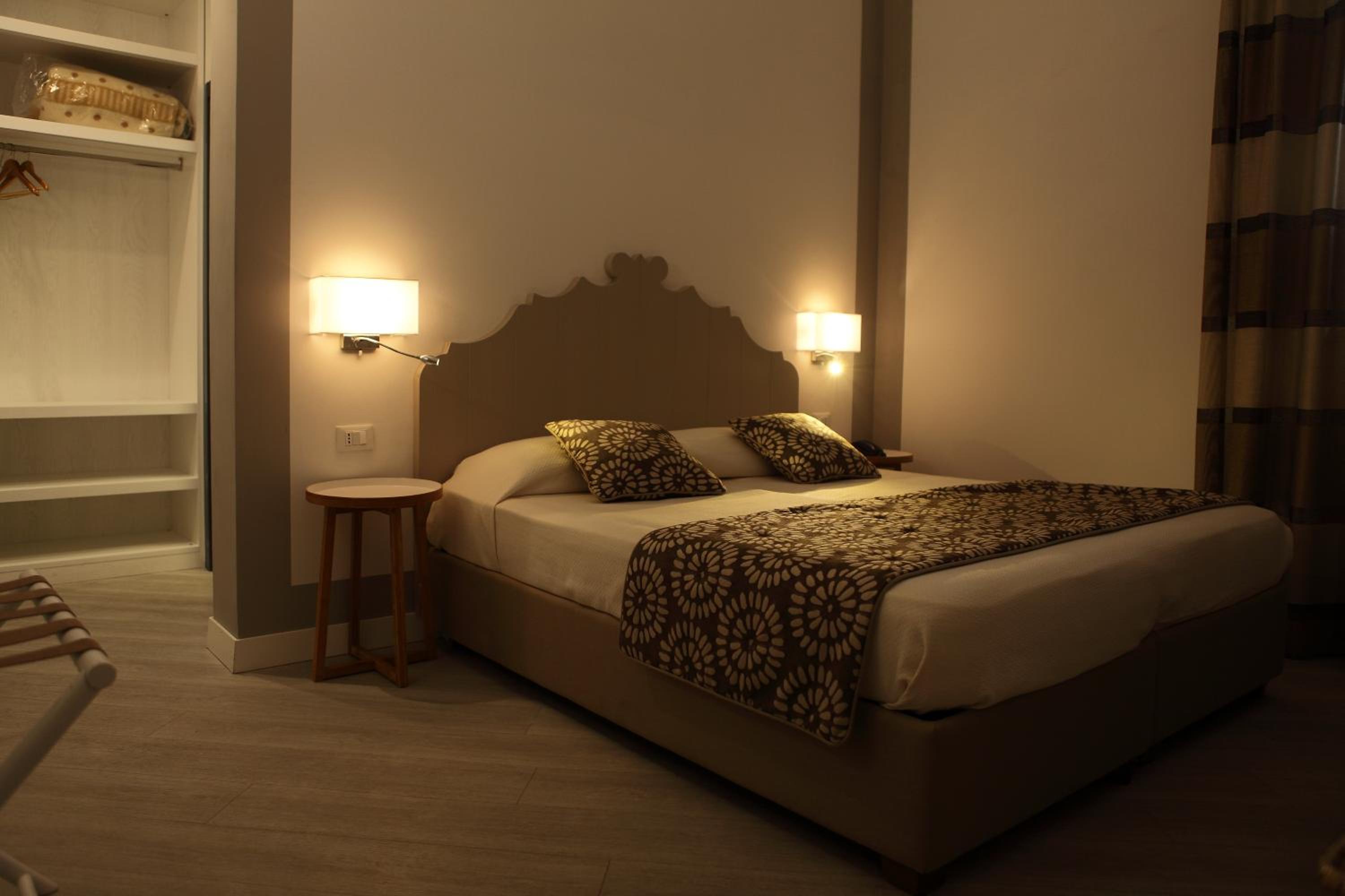 Standard Double Room - Photo 1