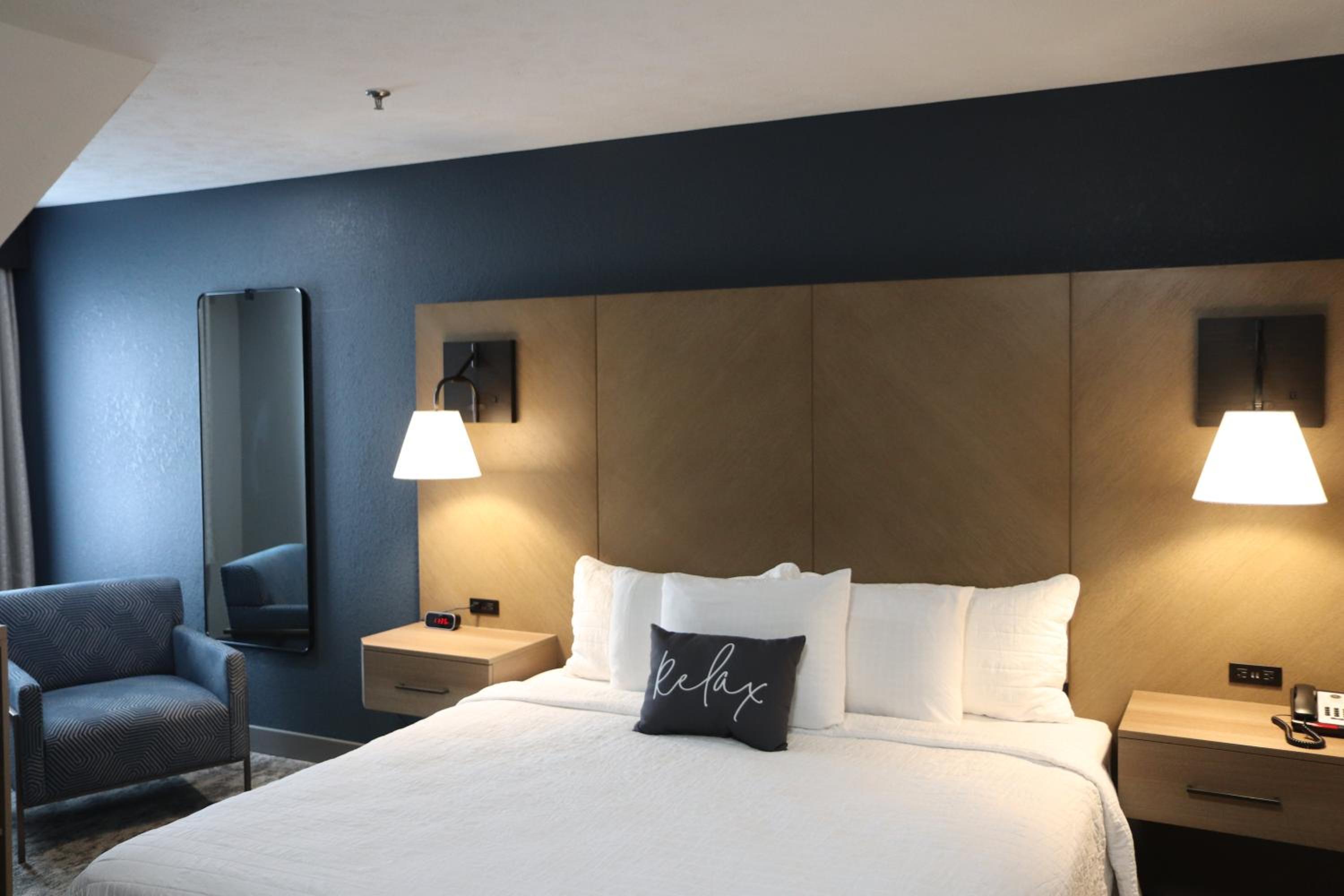 King Room - Non-Smoking - Photo 5