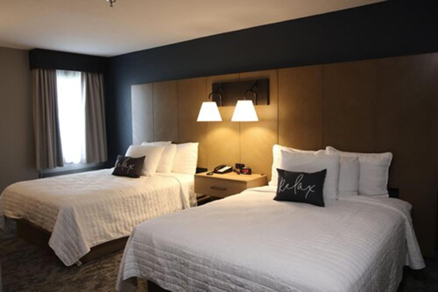 Queen Room with Two Queen Beds - Non-Smoking - Photo 5