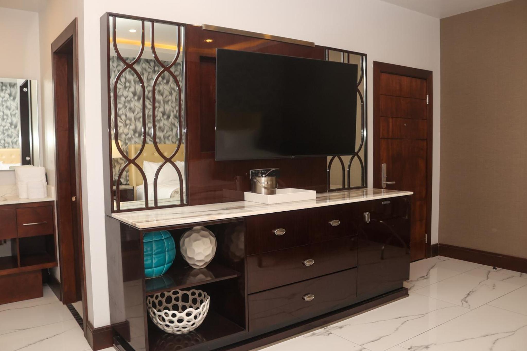 Deluxe King Room - Photo 1