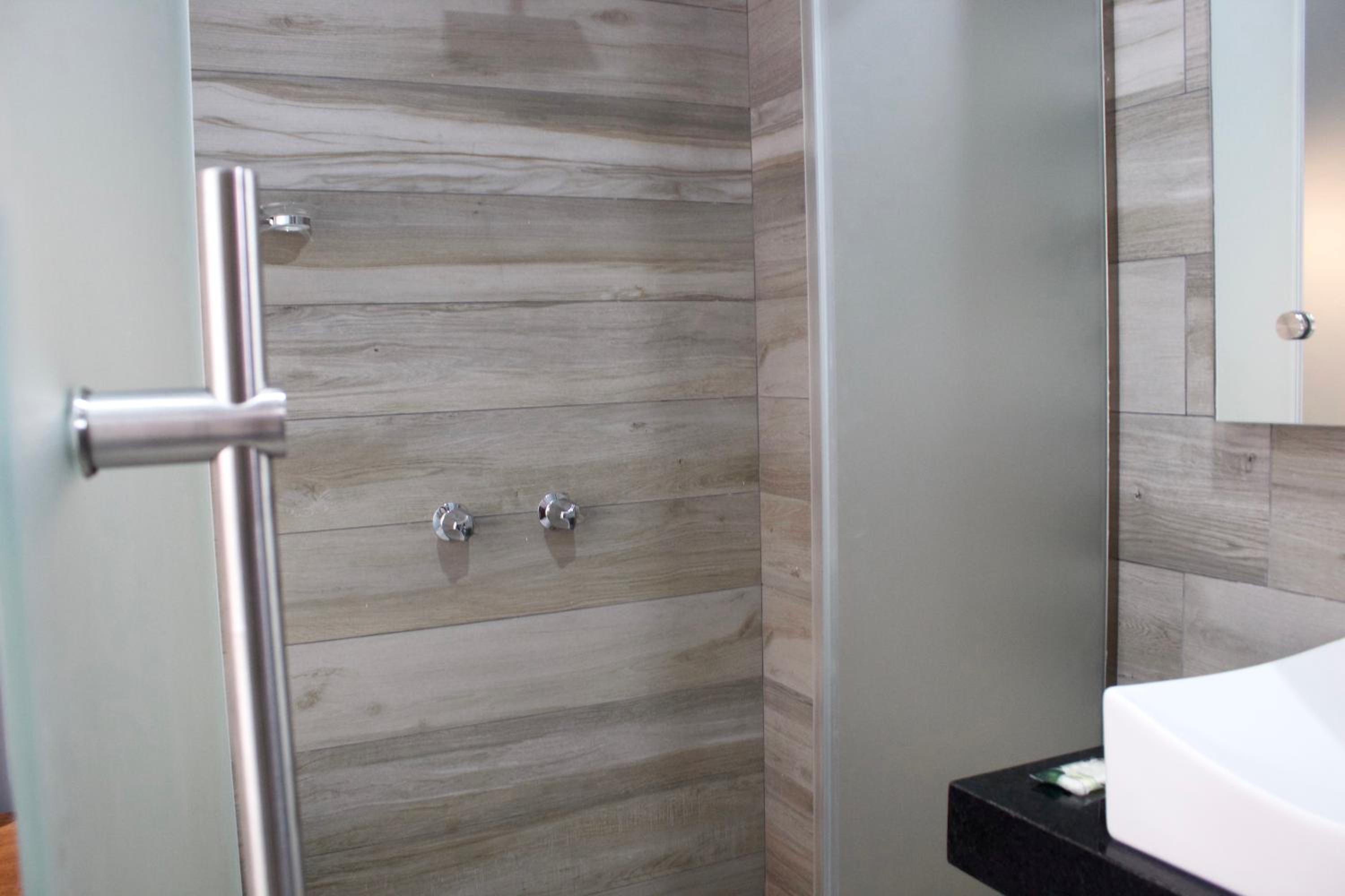 Deluxe King Room - Photo 5