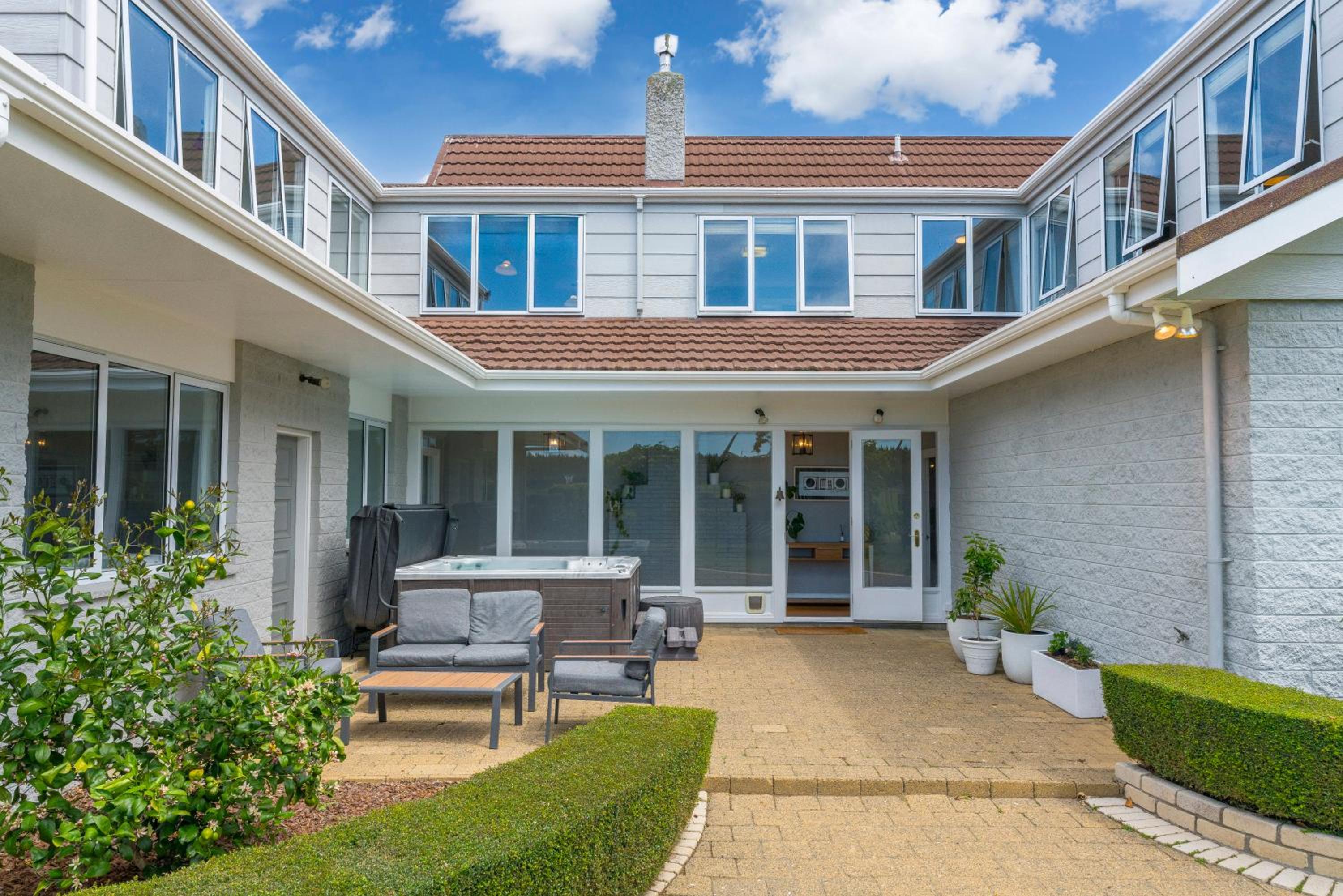 Villa photo 2