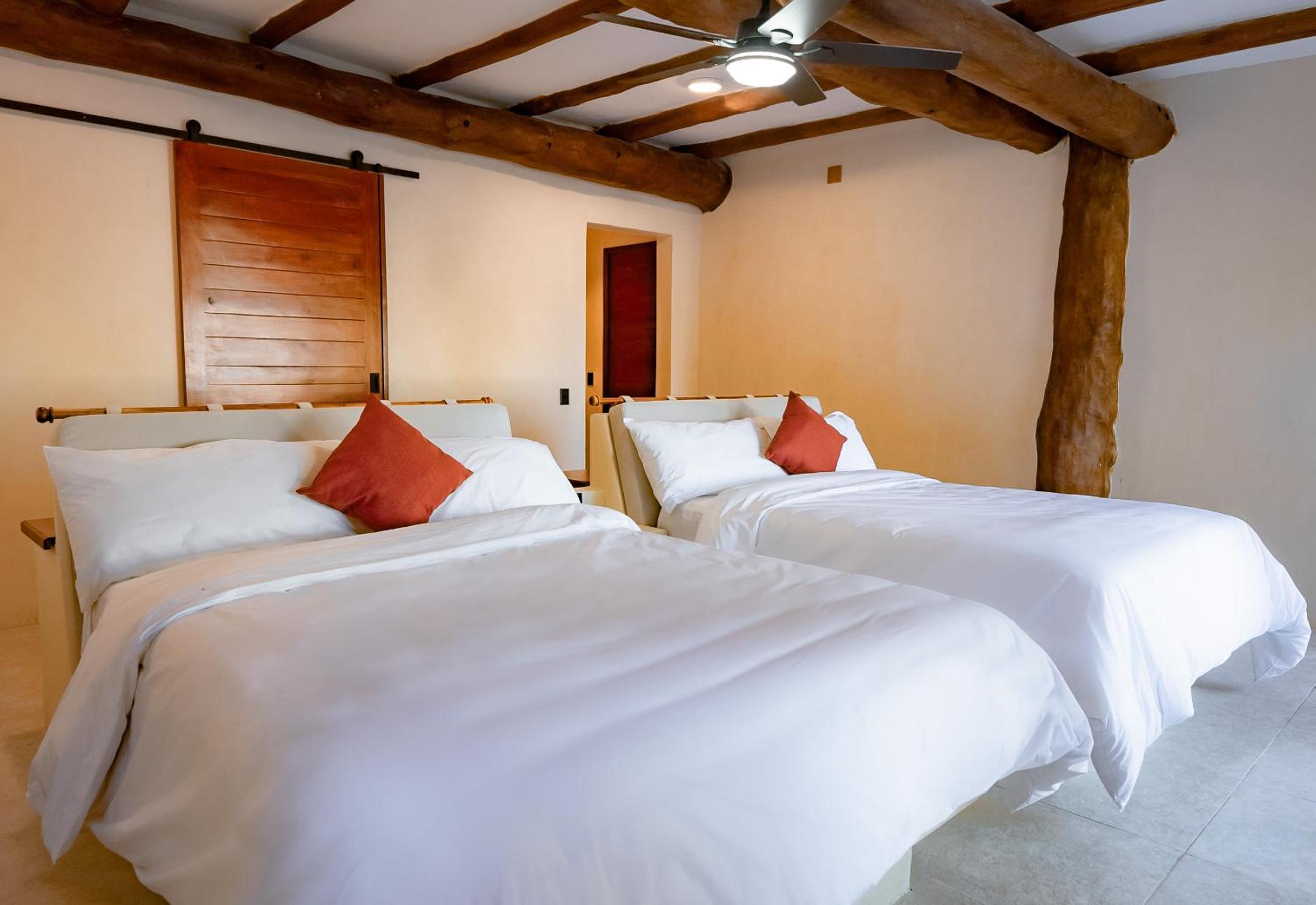 Deluxe Suite with Sea View photo 2