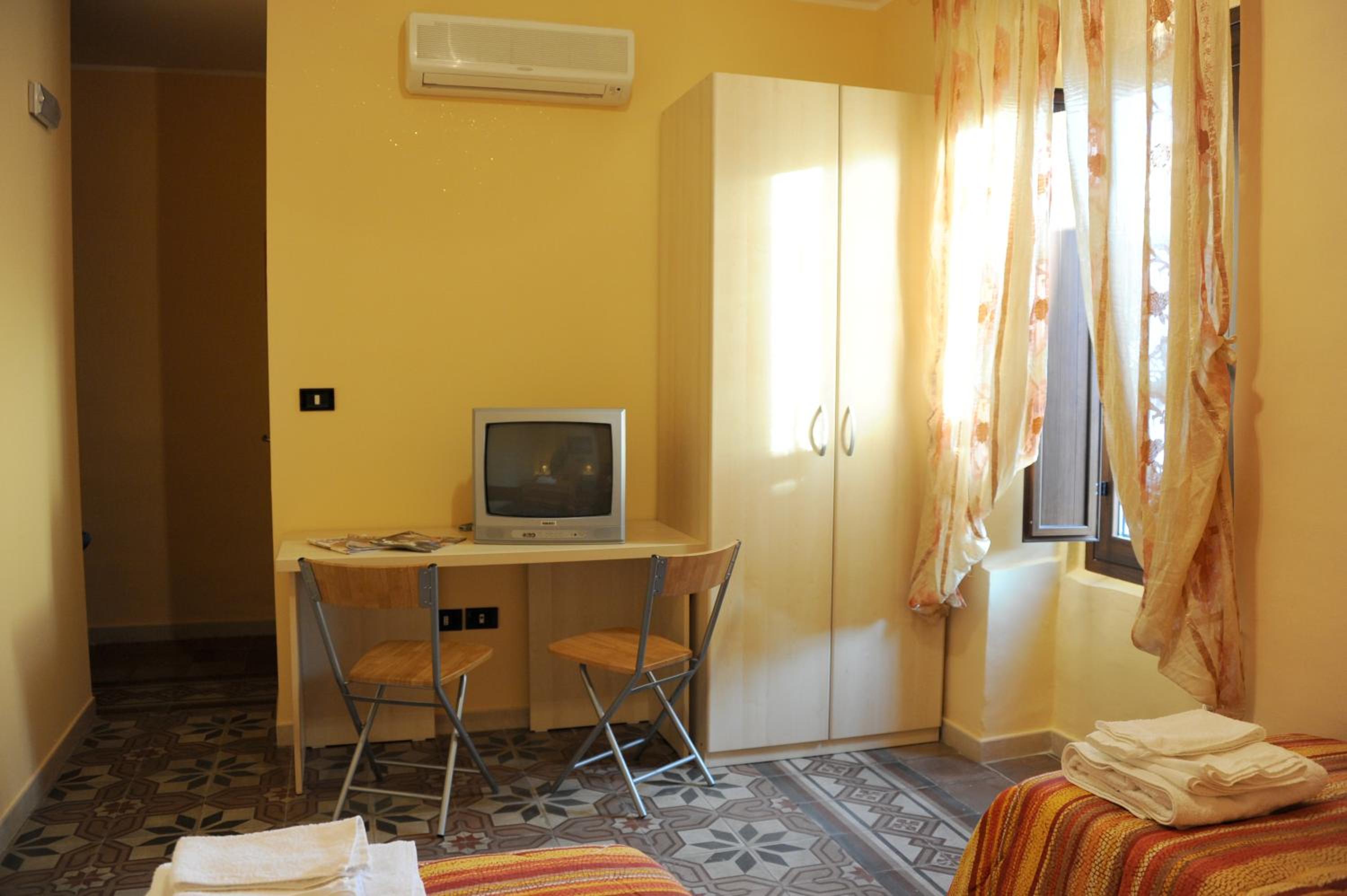 Double or Twin Room - Photo 2