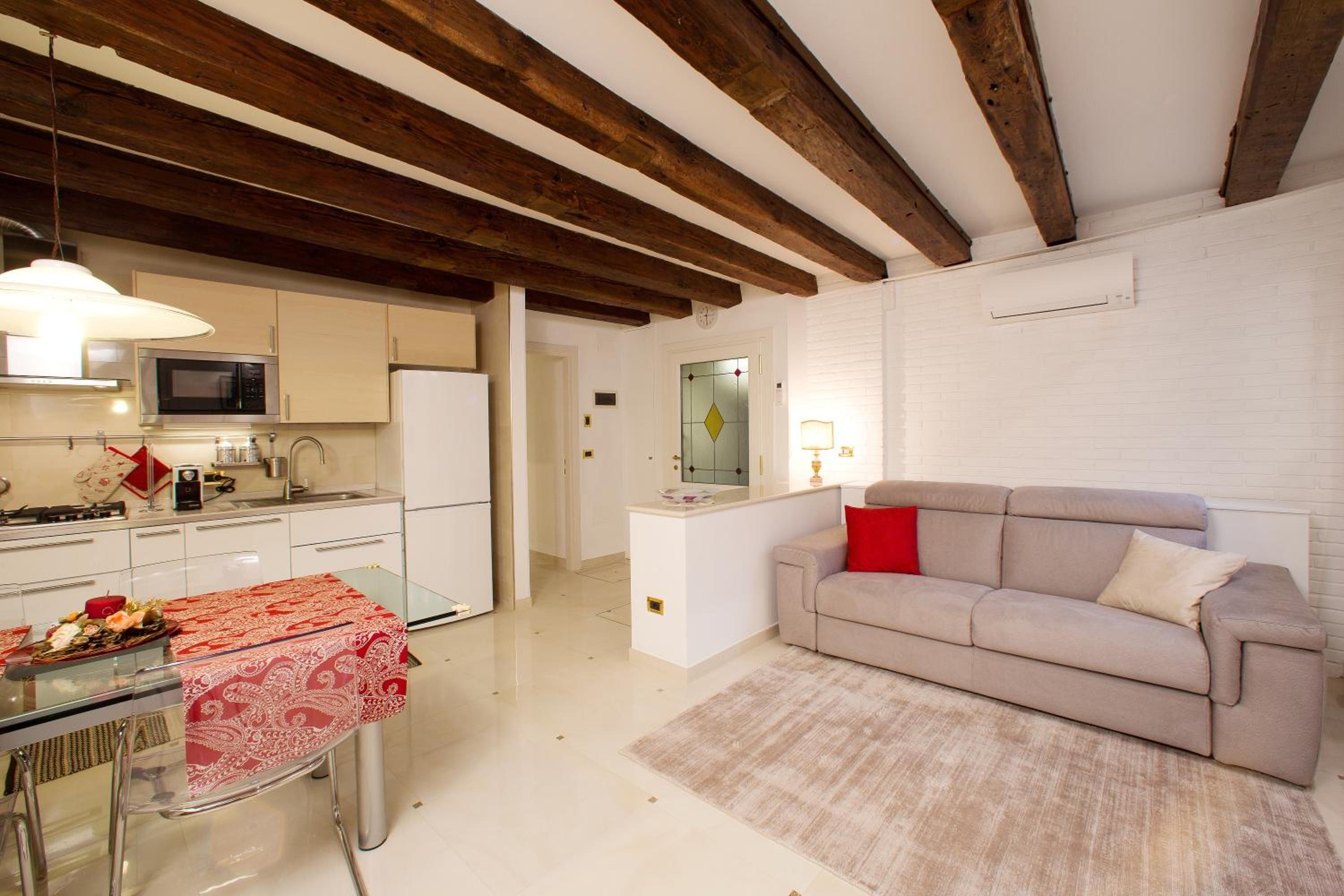 Apartment with Canal View photo 3