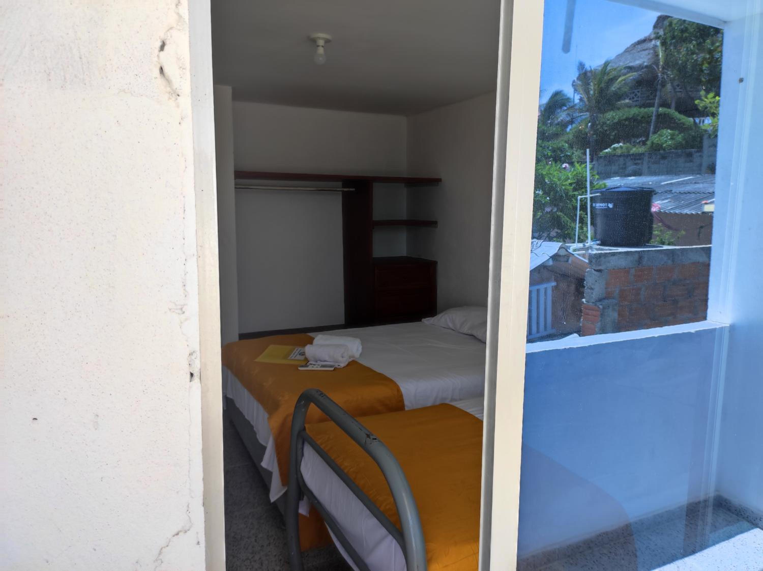 Twin Room with Private Bathroom photo 2