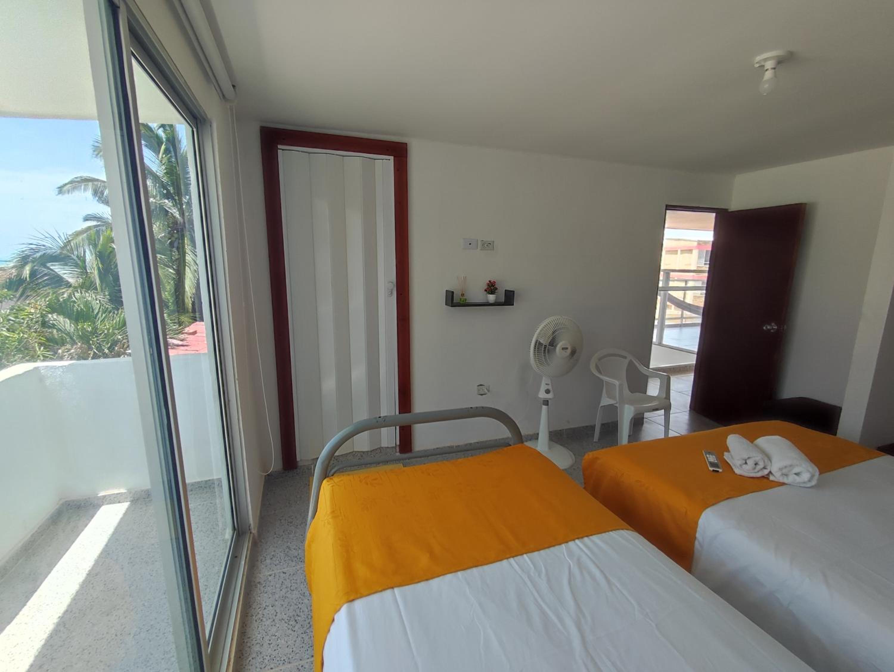 Twin Room with Private Bathroom photo 3