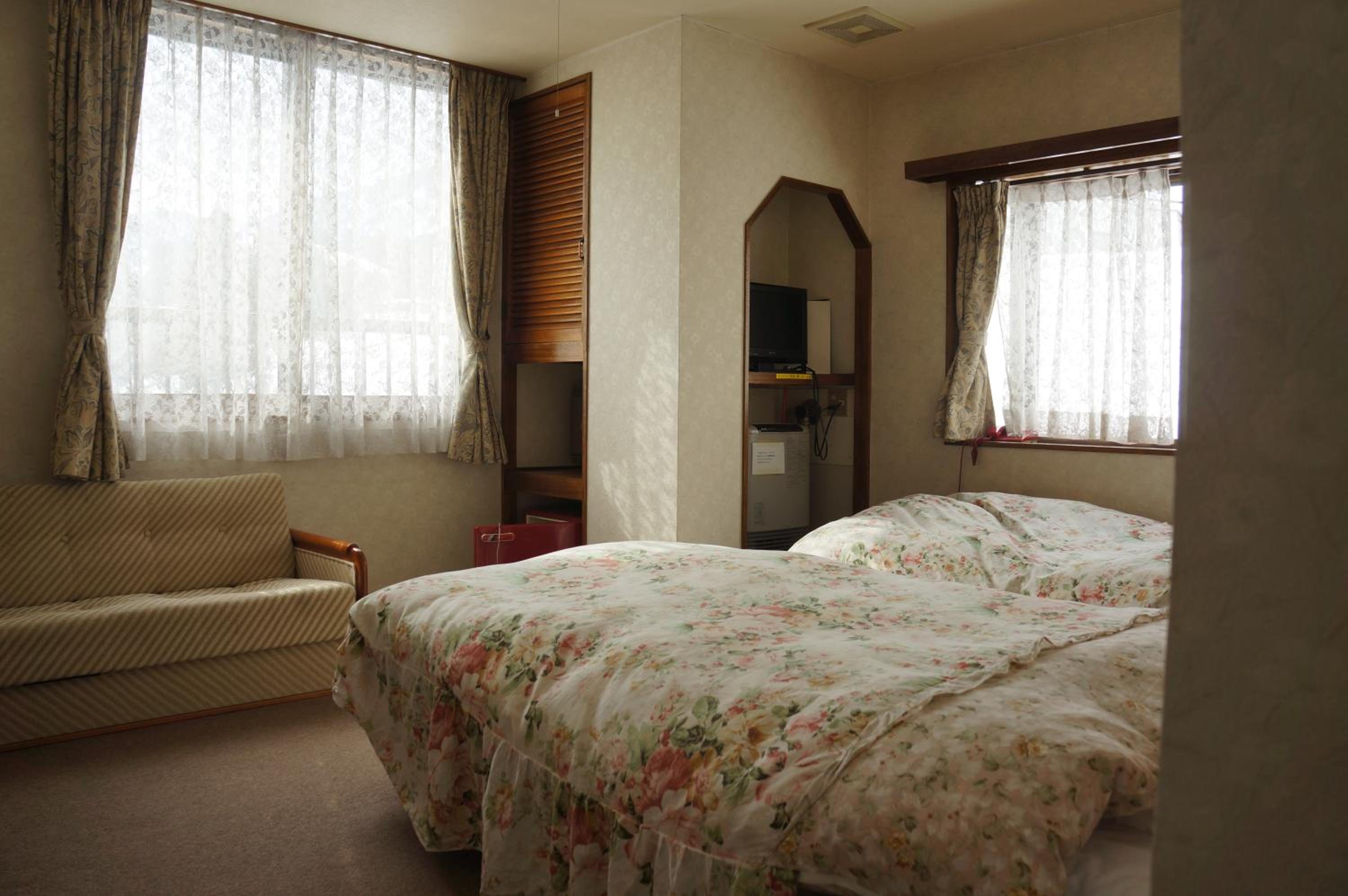 Twin Room with Extra Bed photo 2