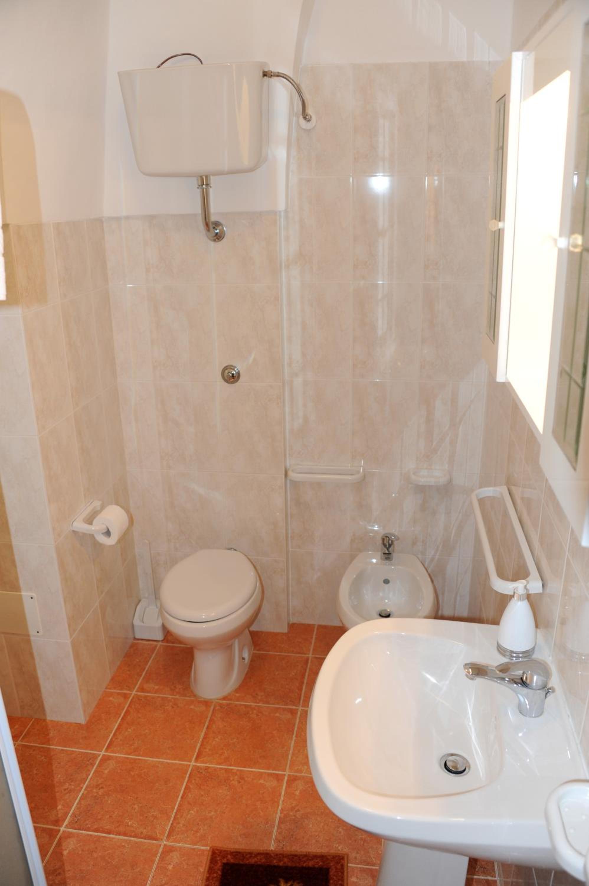 Double or Twin Room - Photo 5
