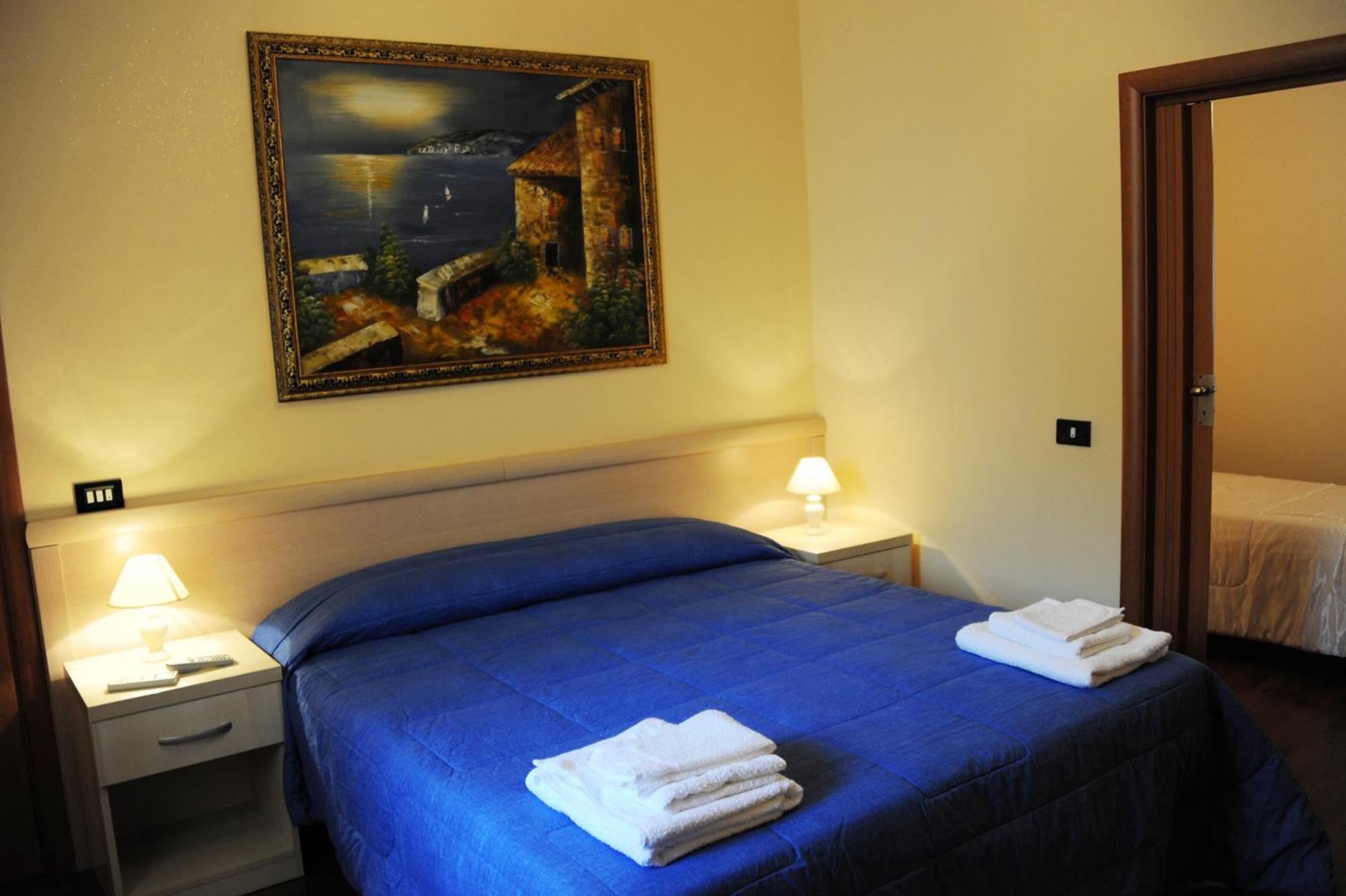 Double or Twin Room - Photo 6