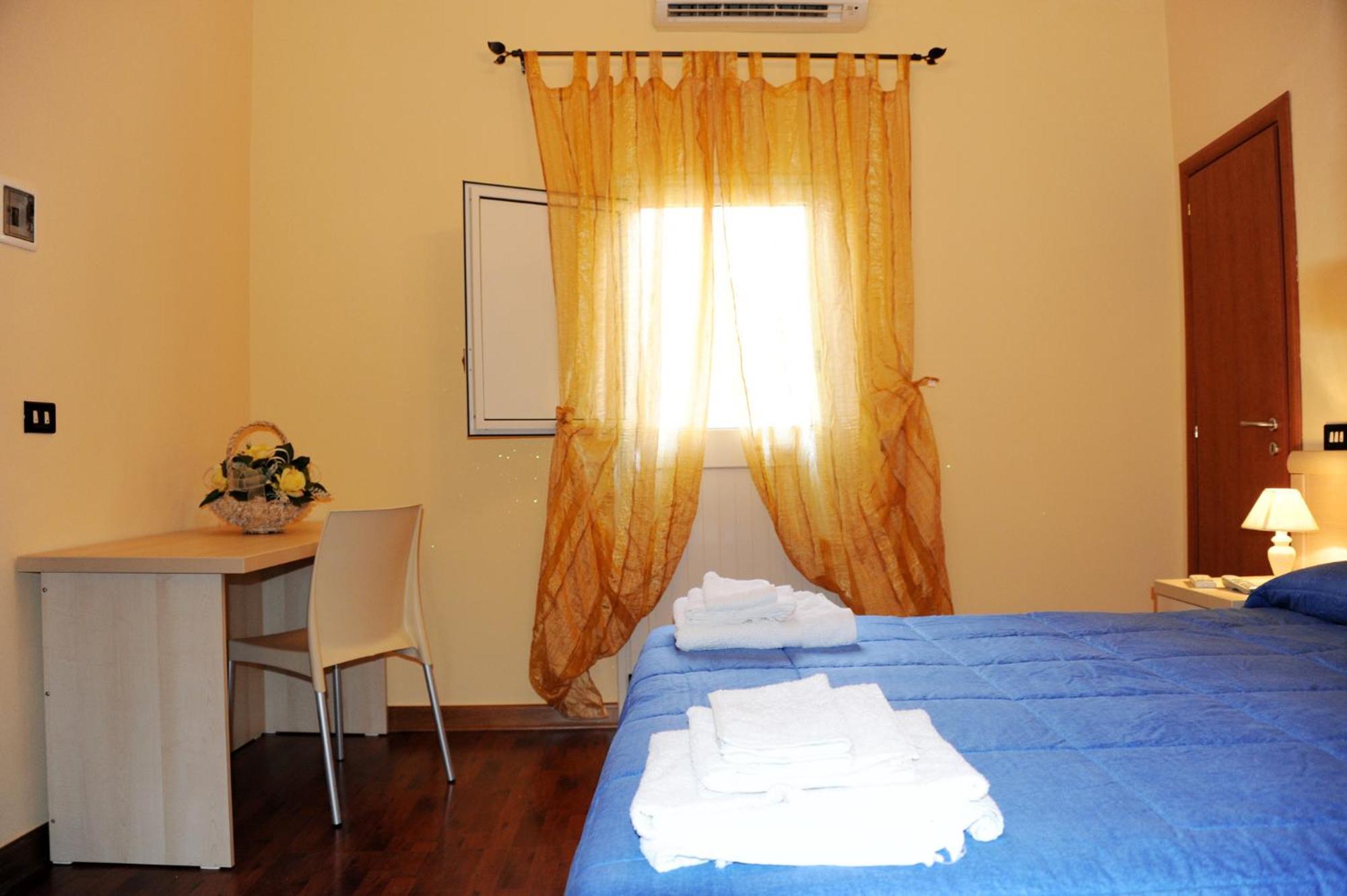 Double or Twin Room - Photo 7