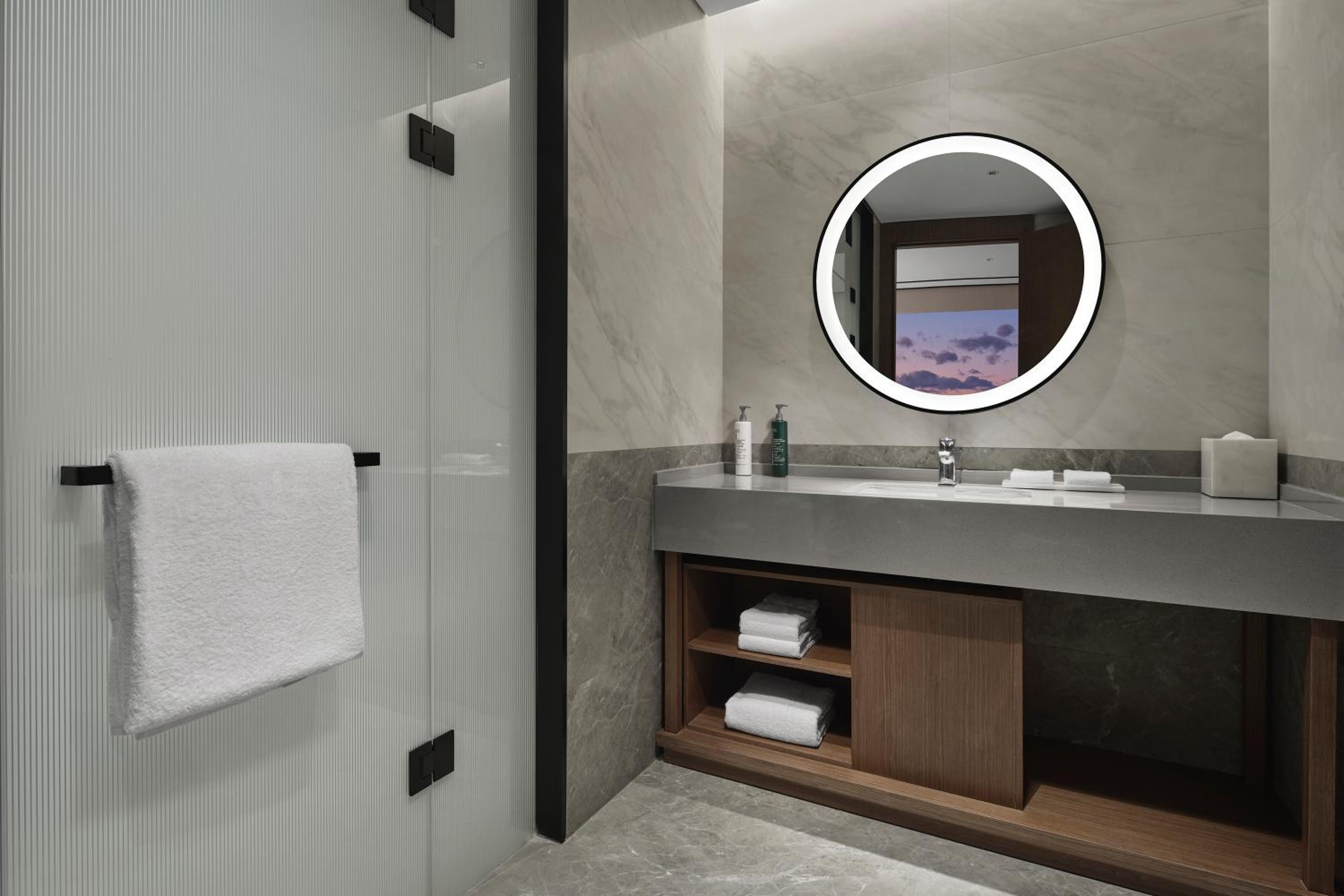 One-Bedroom King Suite