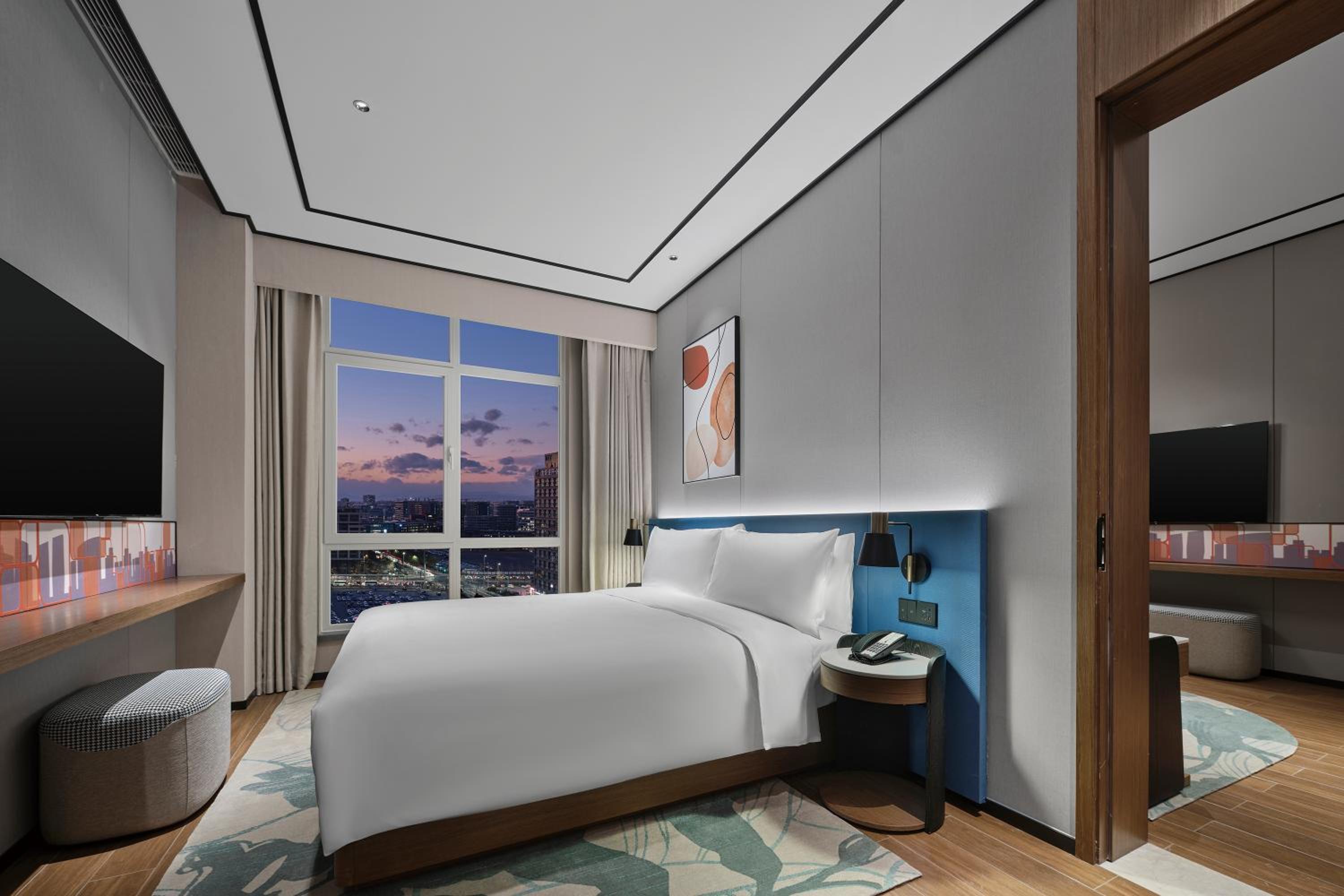 One-Bedroom King Suite