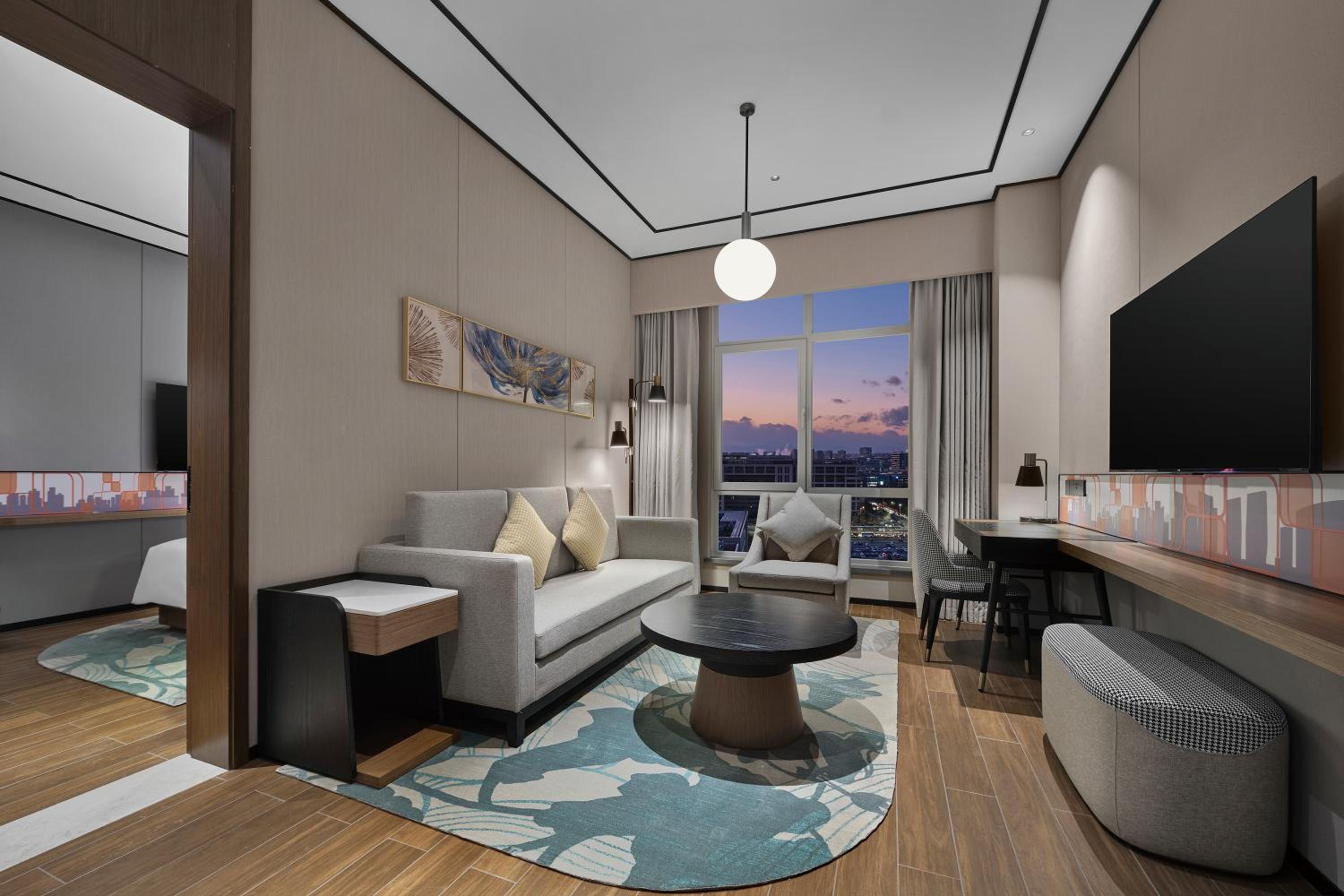 One-Bedroom King Suite
