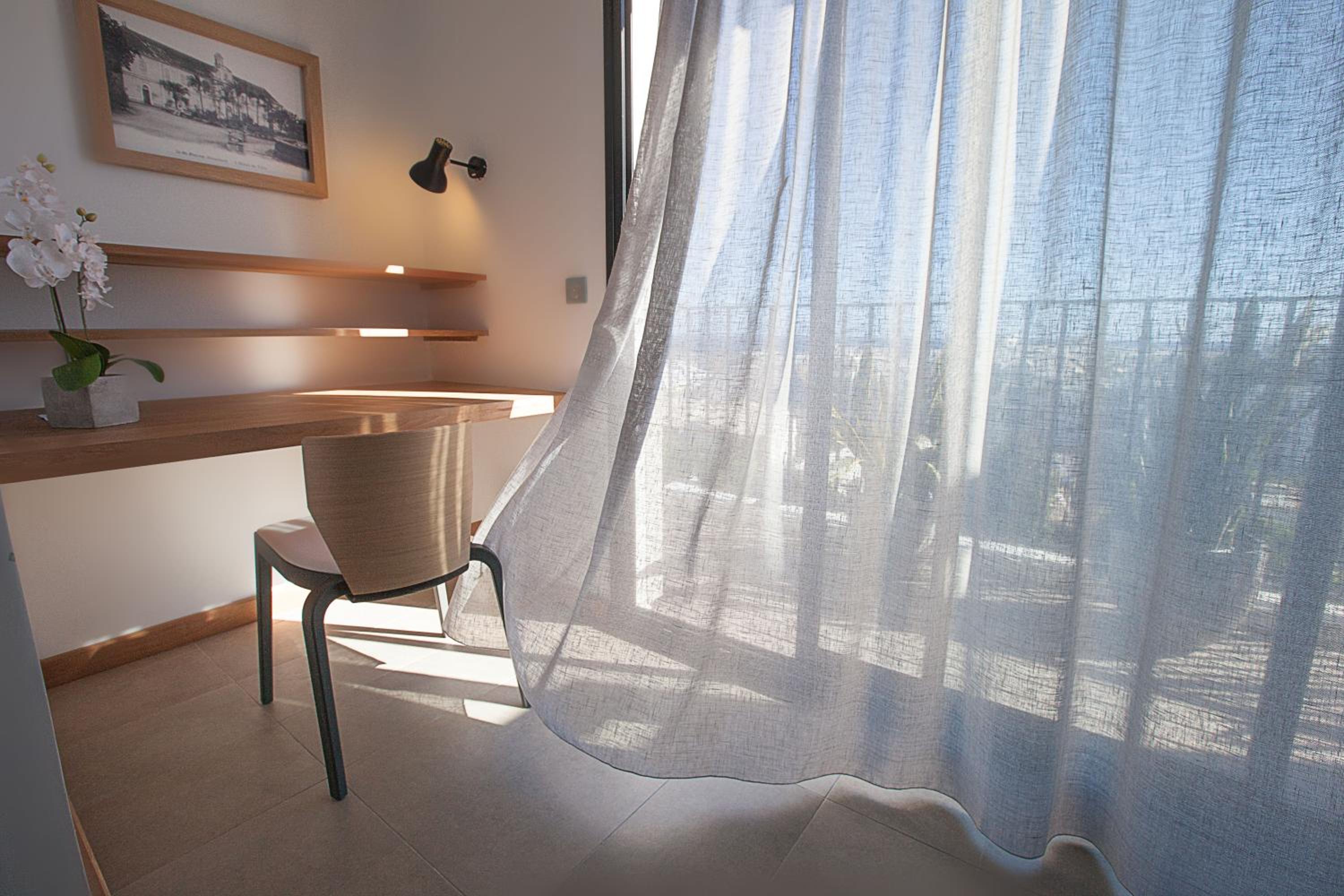 Deluxe Suite with Sea View photo 3