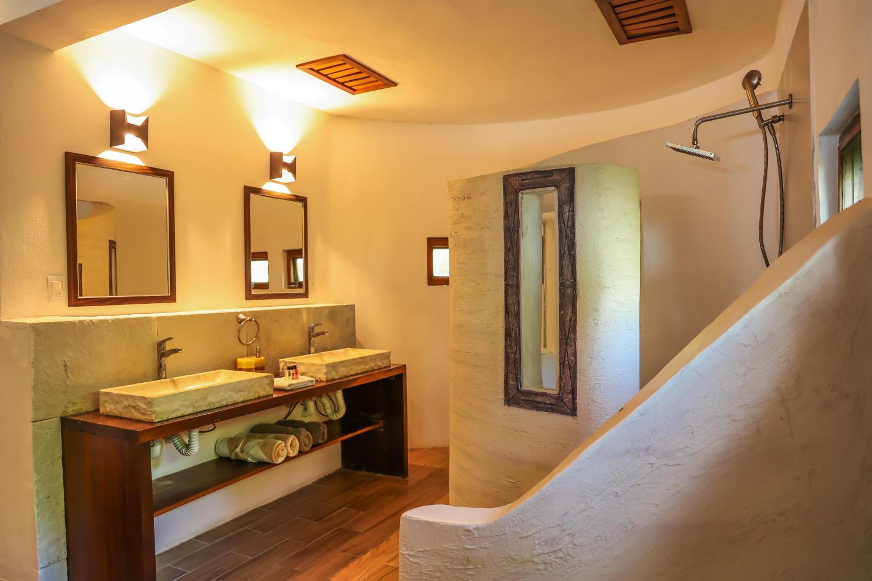 Deluxe Suite - Photo 3