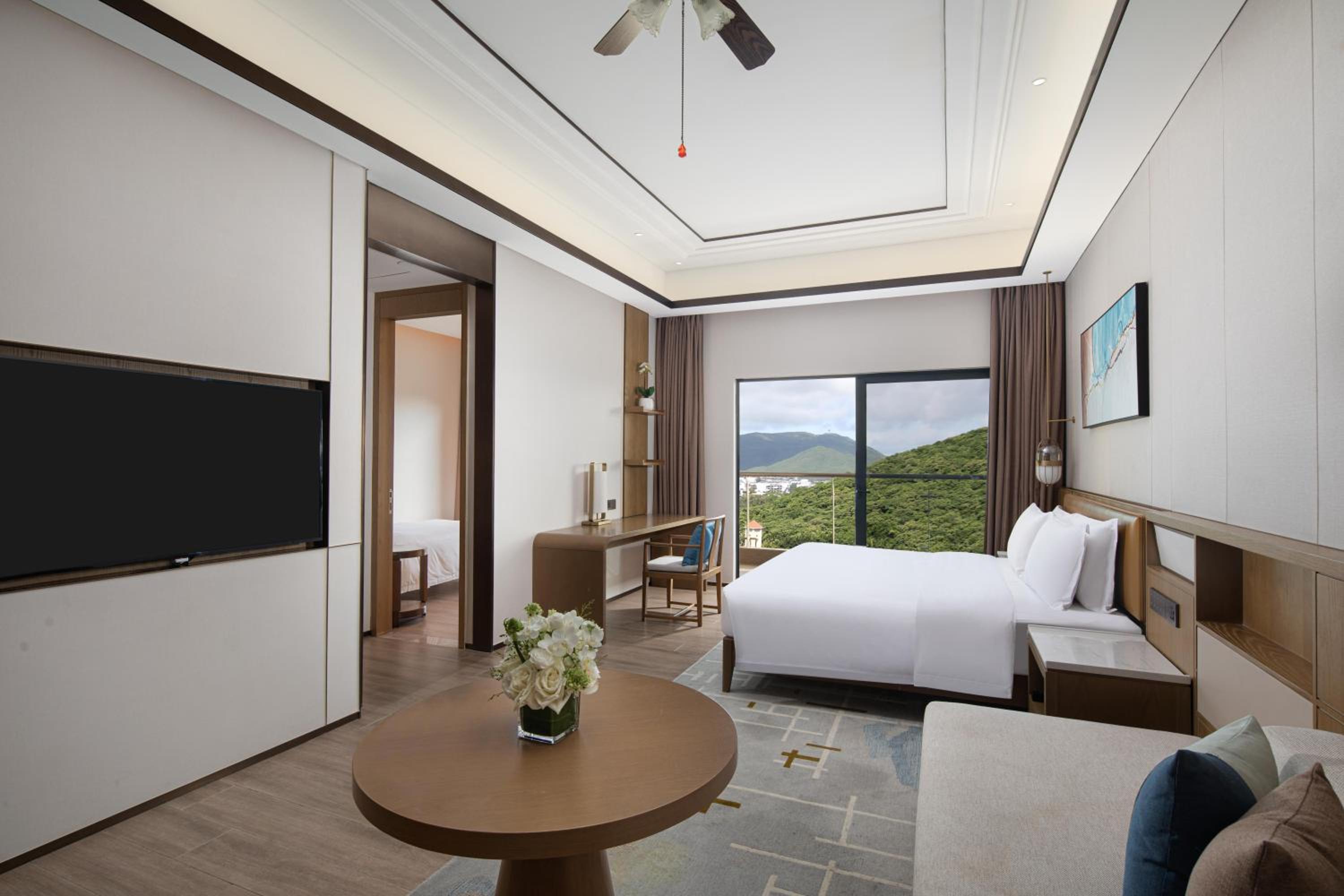 1 King 1 Single Bed STE Mountain View(Welcome fruite+Free mini bar+Kitchen+Free Self Laundry)