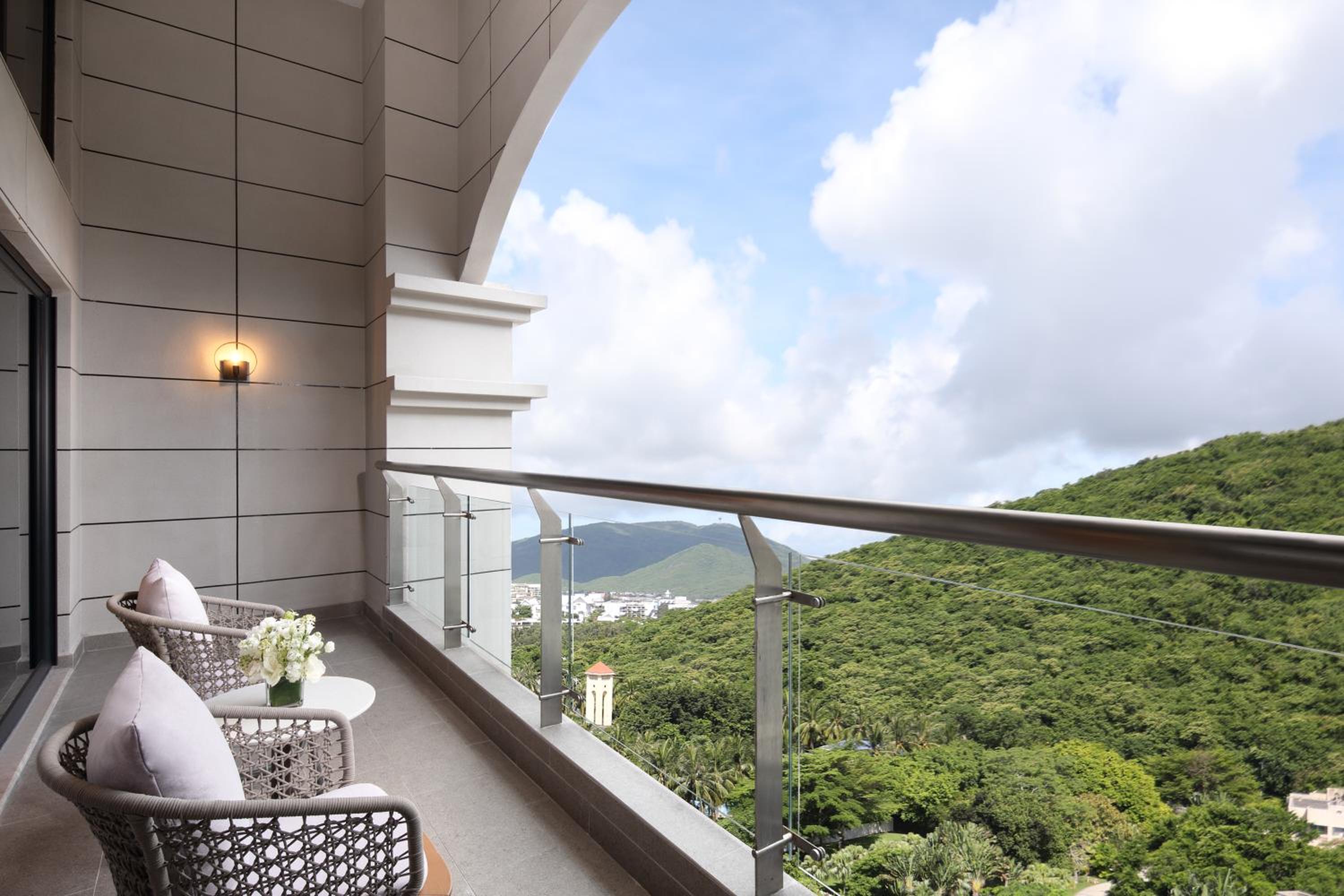 1 King 1 Single Bed STE Mountain View(Welcome fruite+Free mini bar+Kitchen+Free Self Laundry)