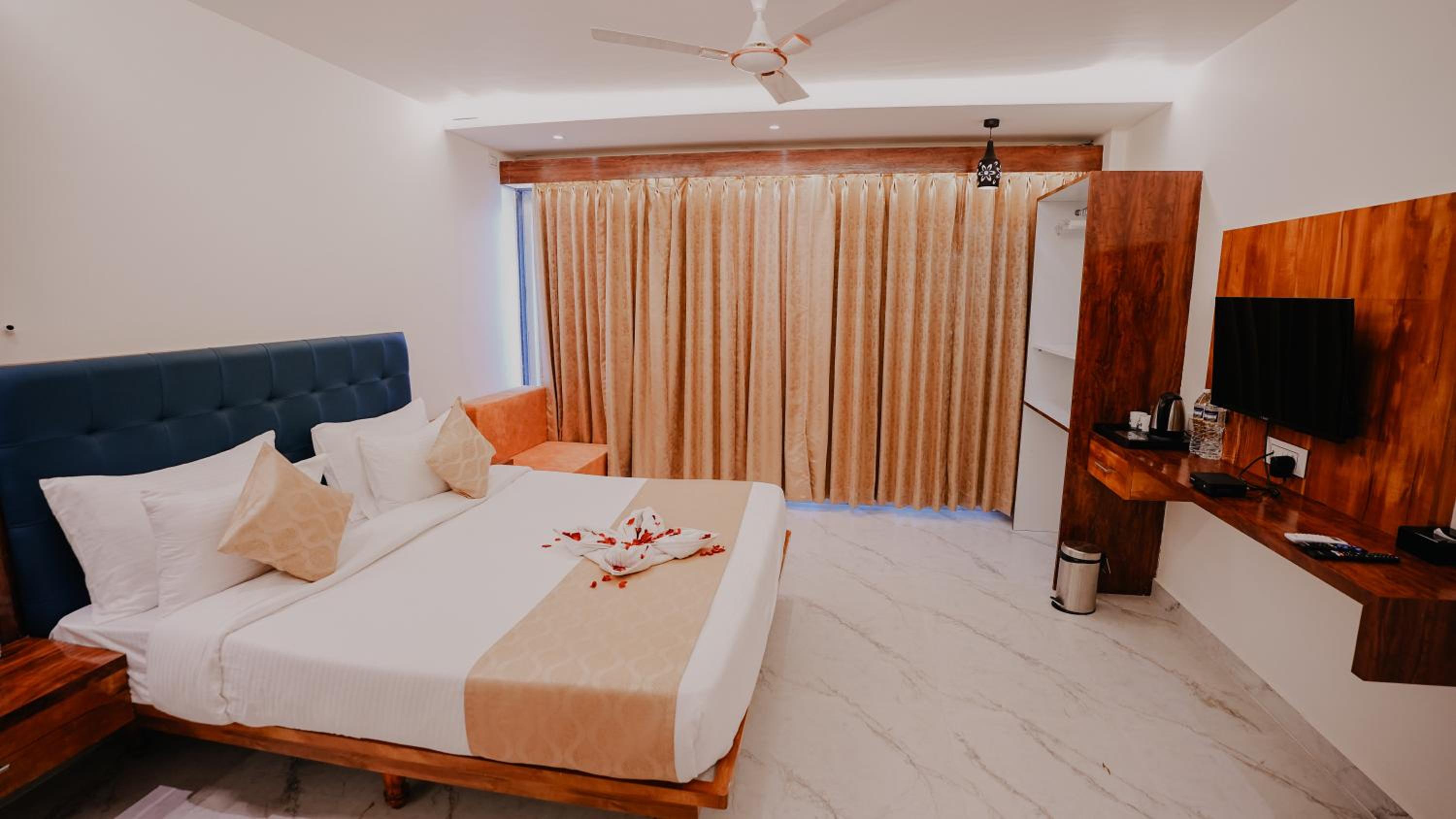 Triple Room with Pool View photo 3