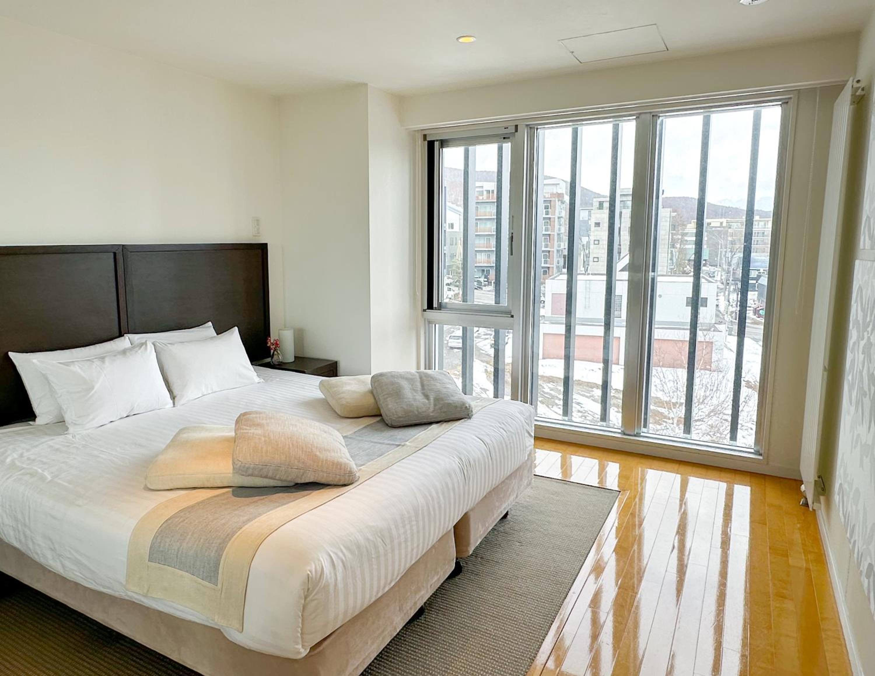 Two-Bedroom Apartment with Mountain View