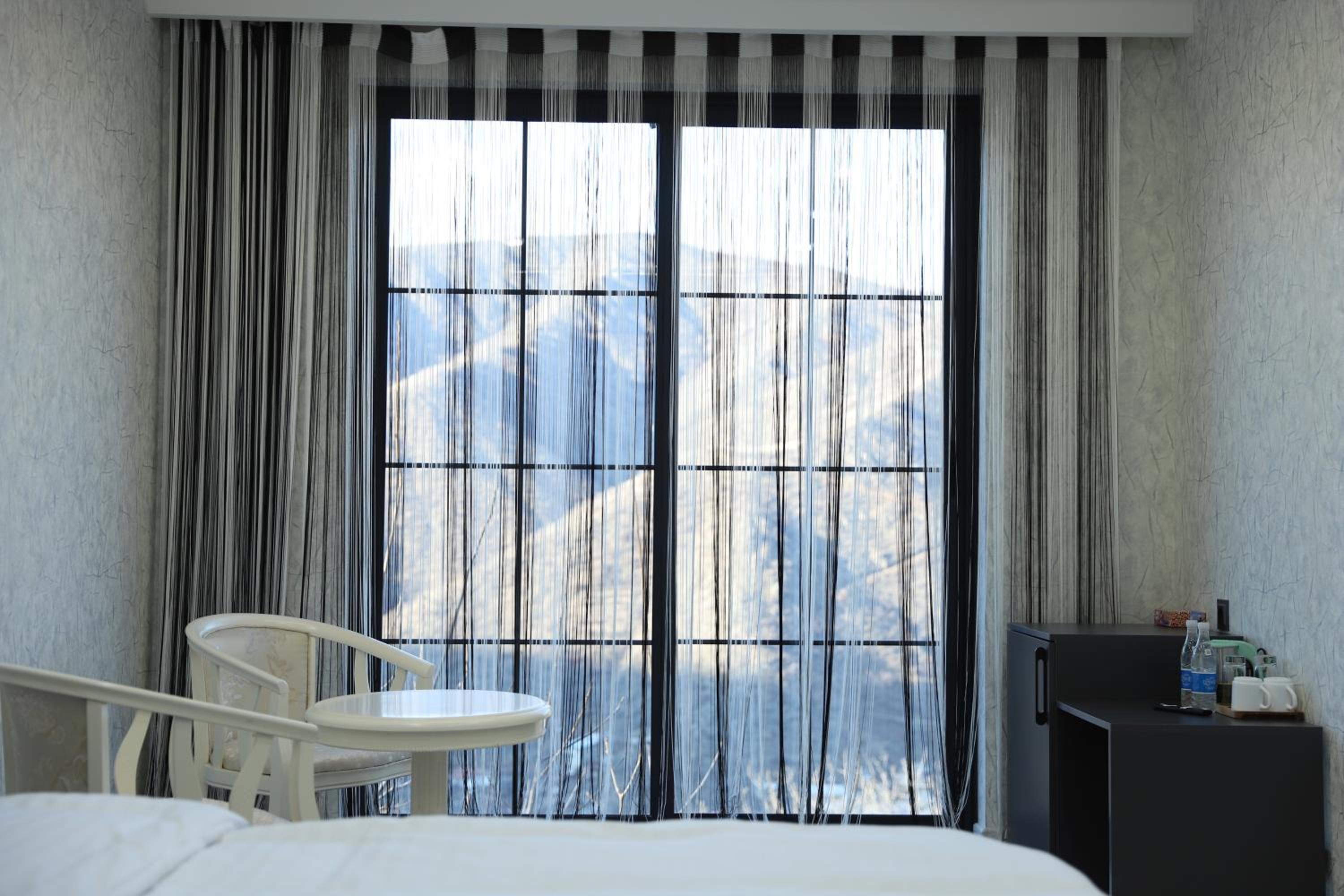 Double or Twin Room with Mountain View photo 2