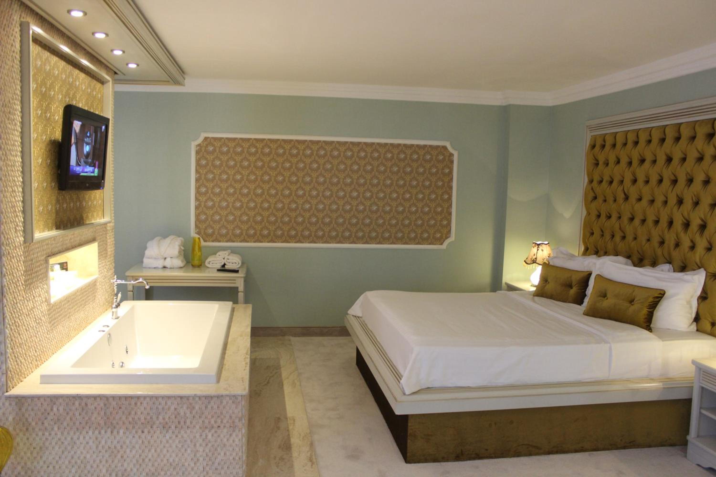Deluxe Junior Suite - Photo 7