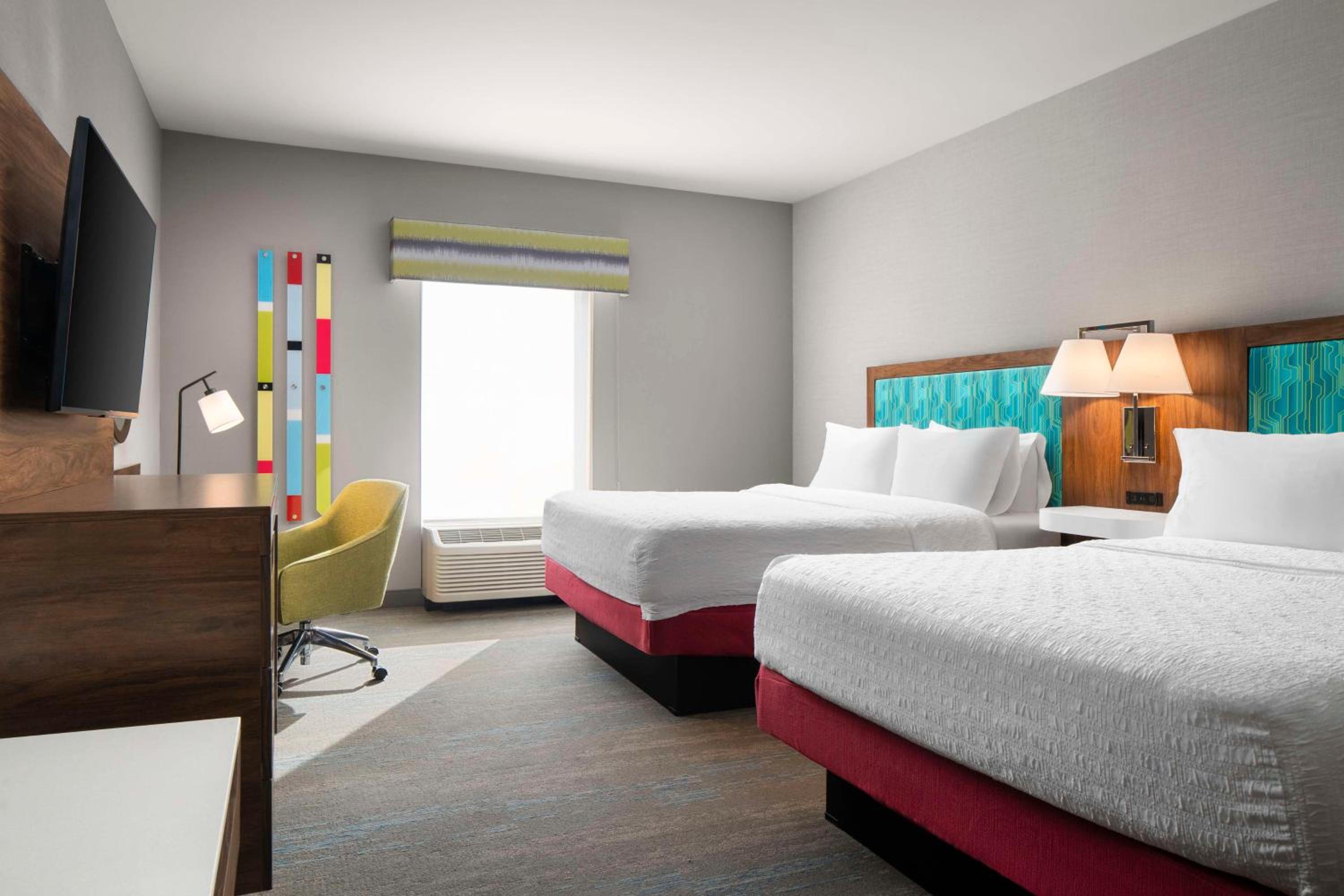 Queen Room with Two Queen Beds - Hearing Access/Non-Smoking photo 1