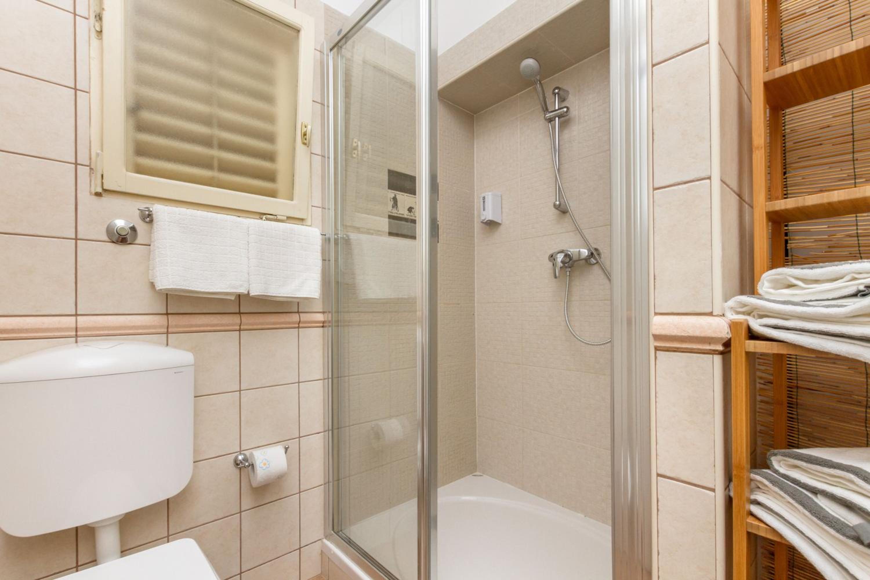 Double Room - Photo 5