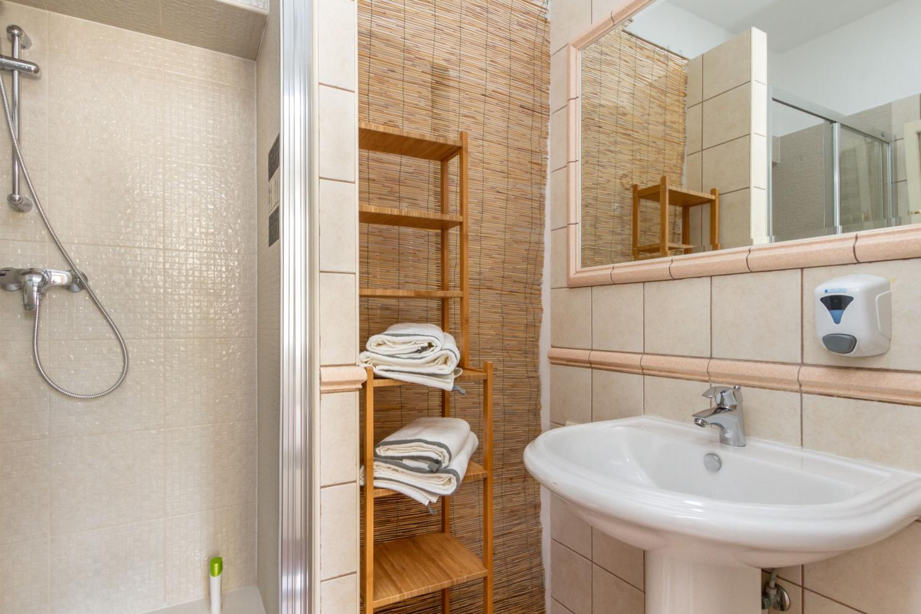 Double Room - Photo 4