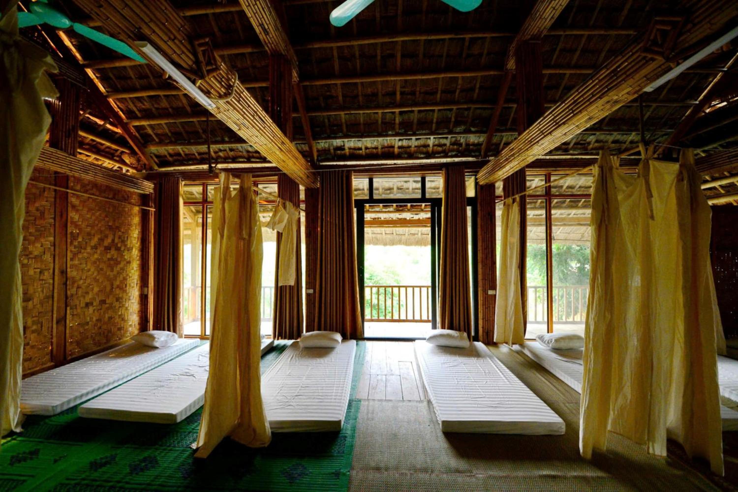 Single Bed in Mixed Dormitory Room
