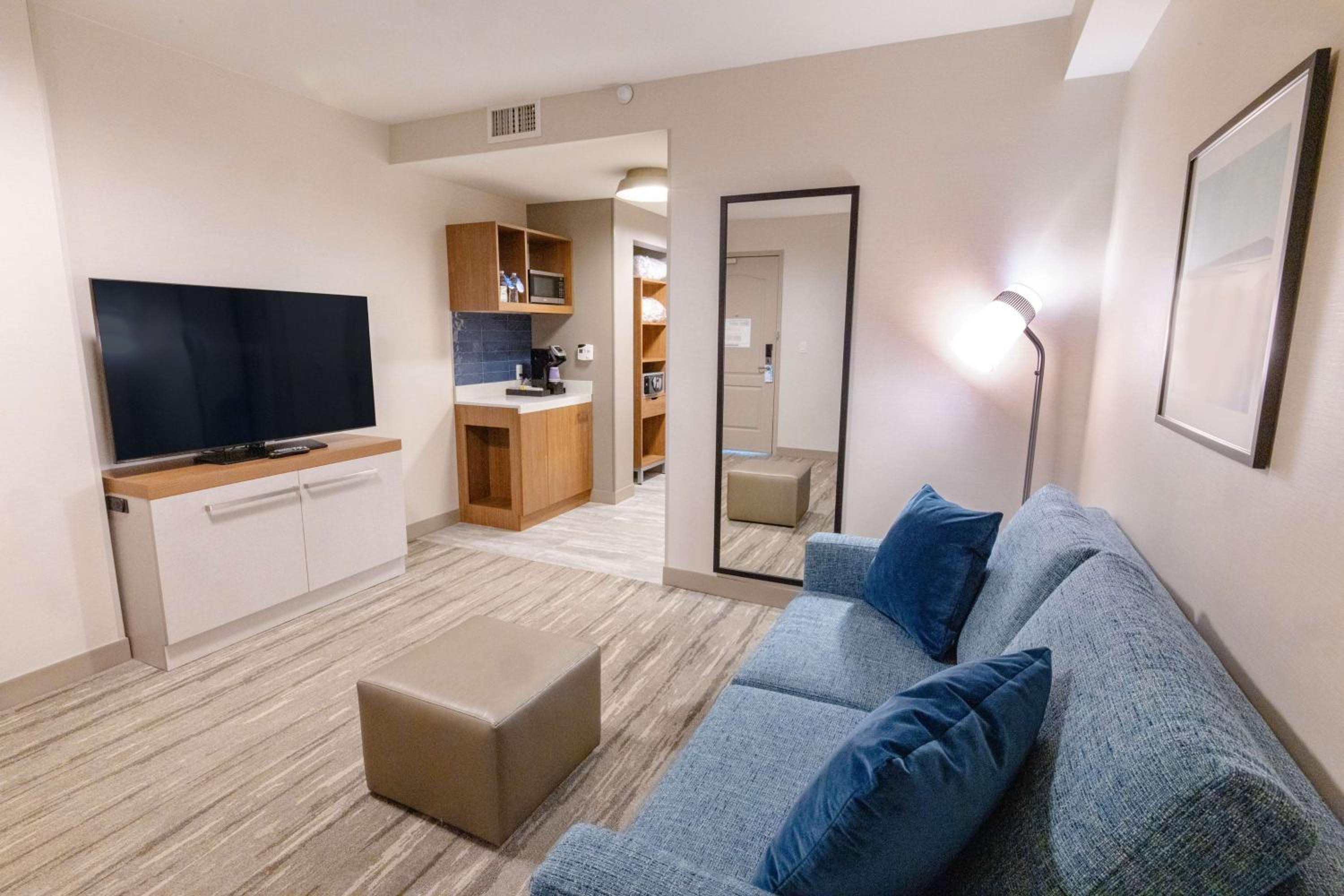 Junior King Suite with Sofa Bed - Photo 1