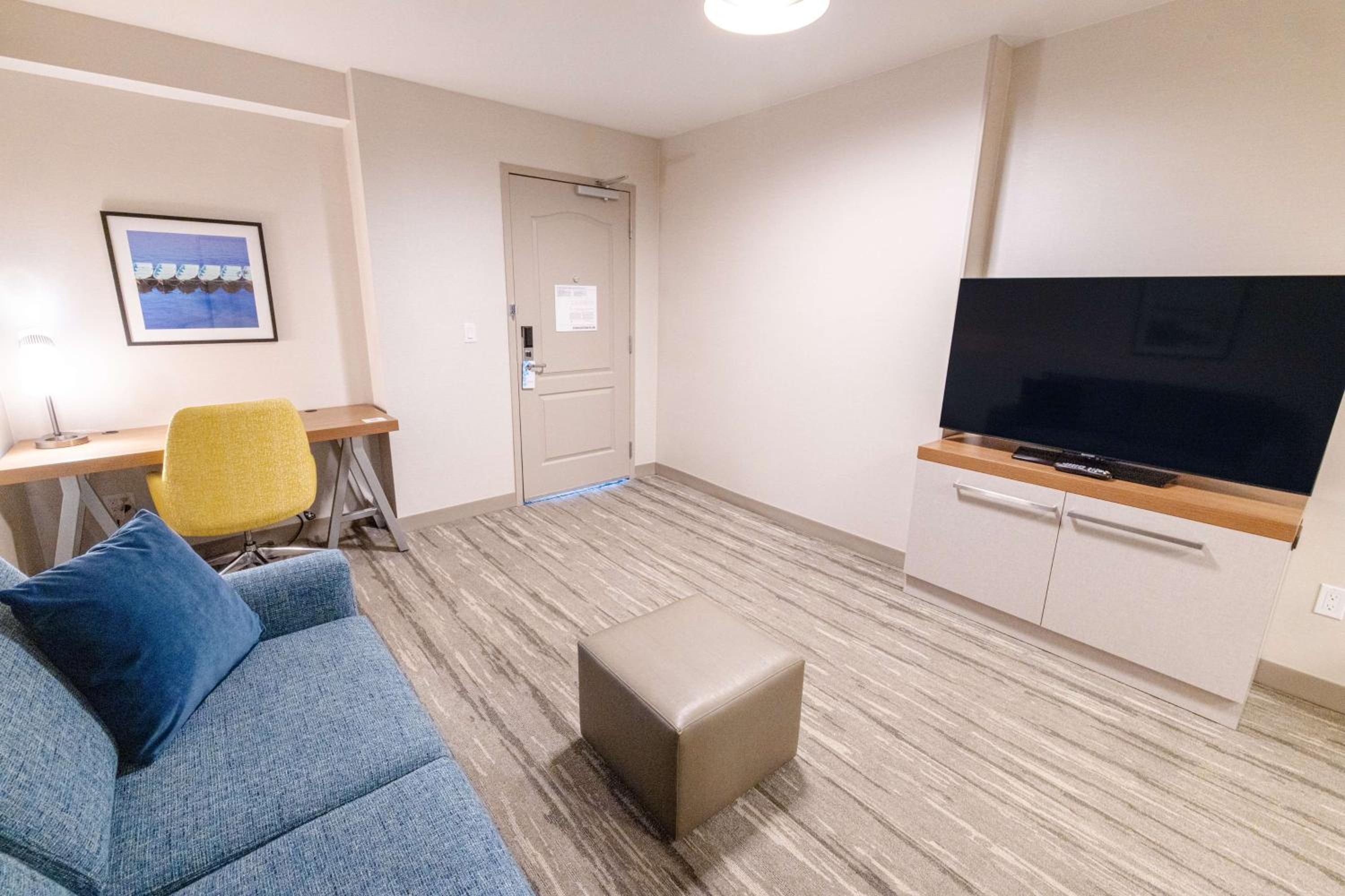 Junior King Suite with Sofa Bed - Photo 4