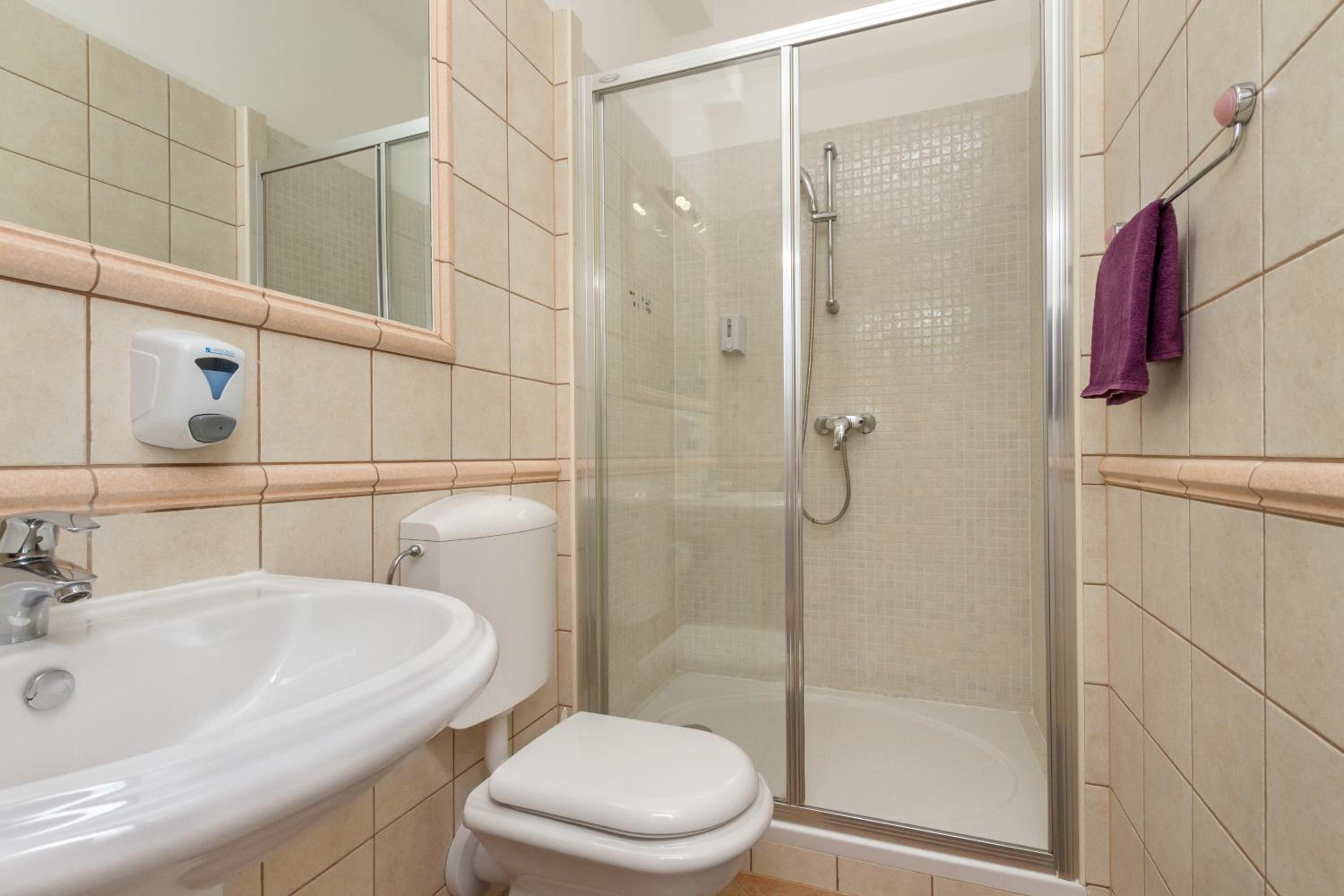 Double Room - Photo 3