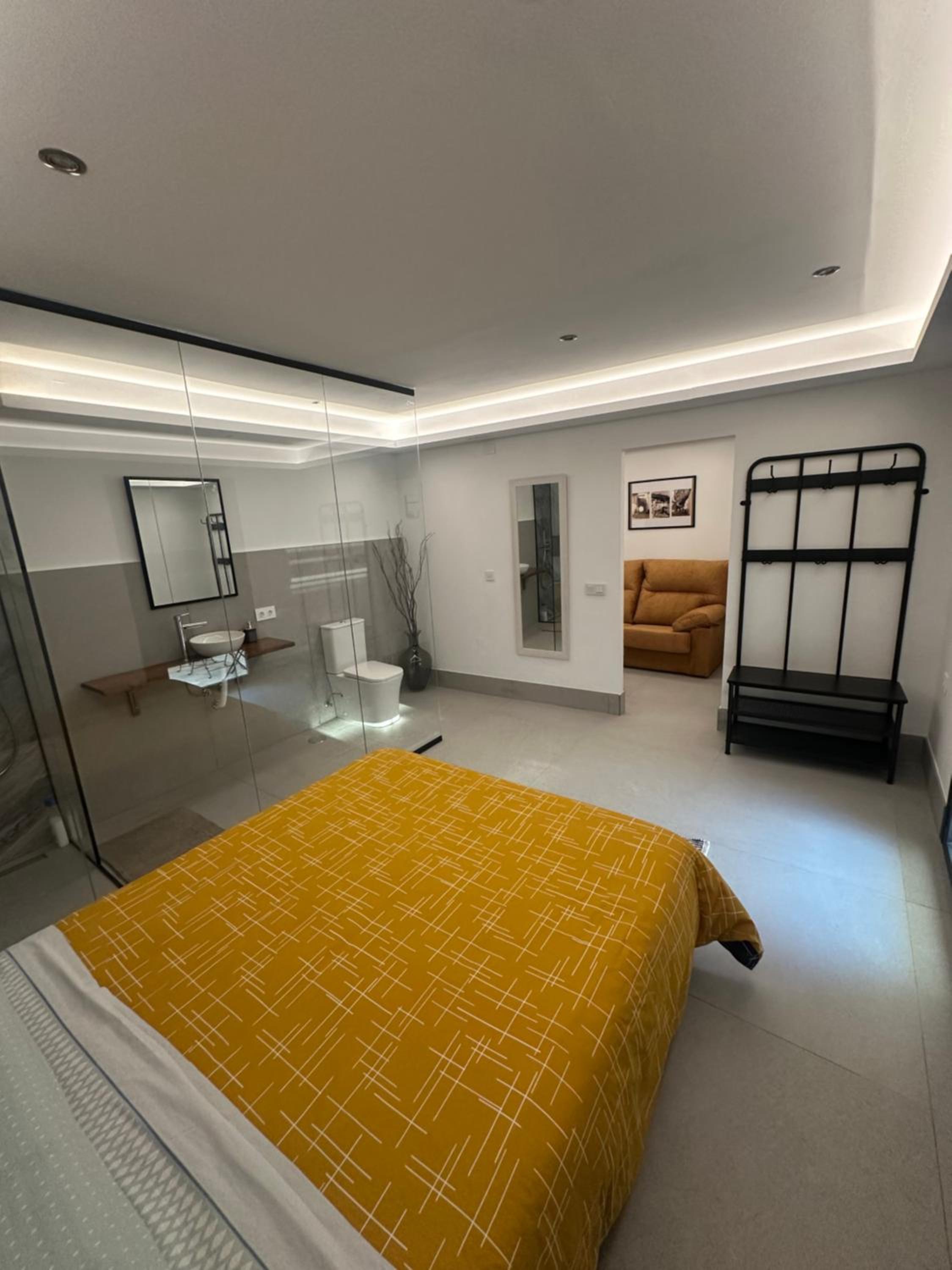 Double Room with Park View - Photo 3