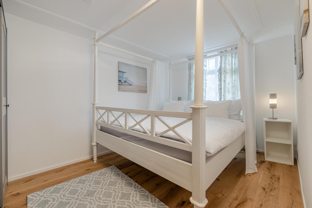 Deluxe One-Bedroom Apartment with City View photo 1