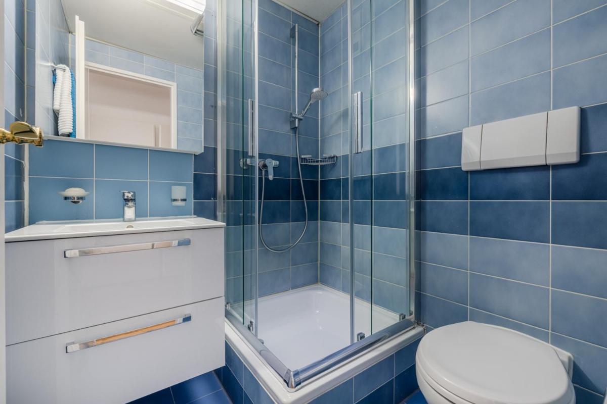 One-Bedroom Apartment with Balcony photo 2