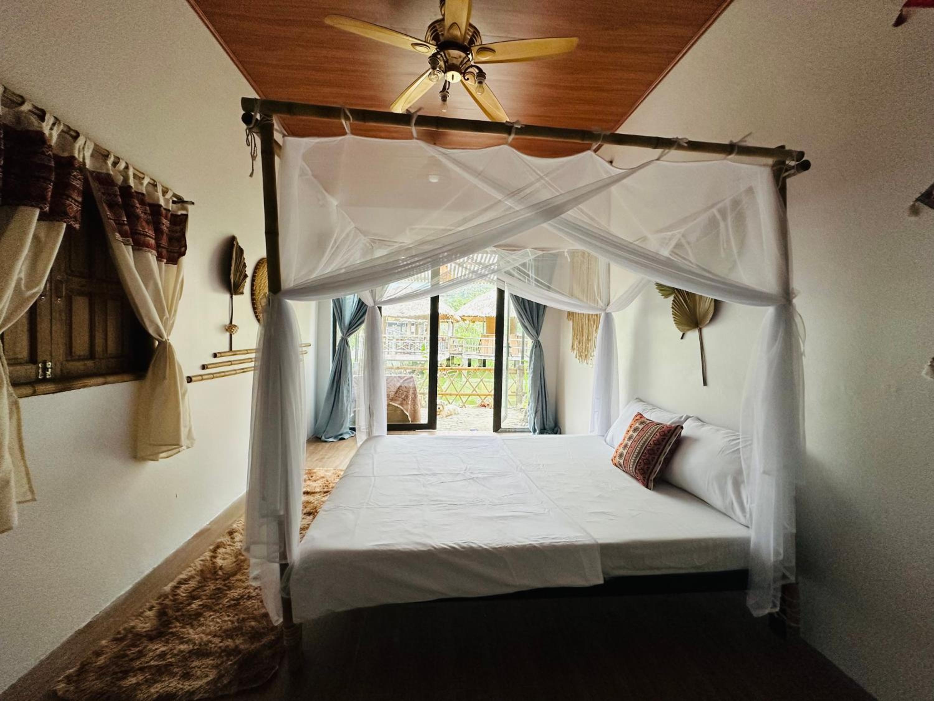 Deluxe Bungalow photo 3