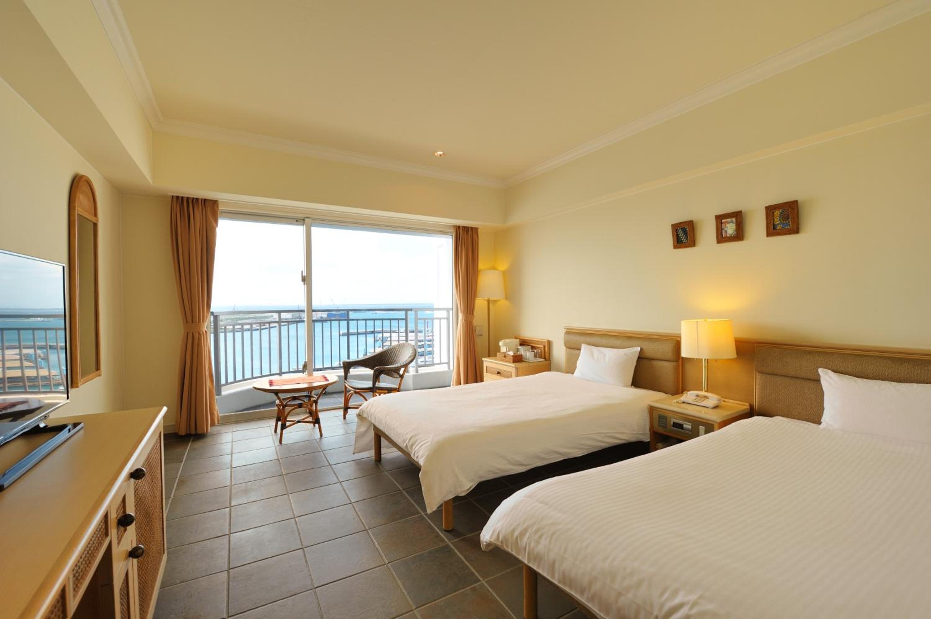 Port View Twin Room - Non Smoking