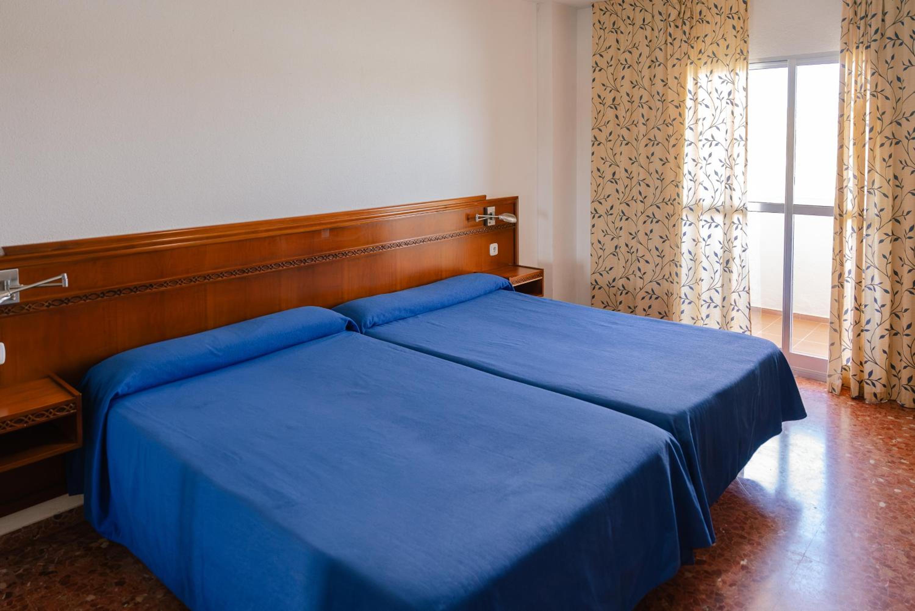 One-Bedroom Apartment with Lake View (4 Adults + 1 Child) thumbnail 6