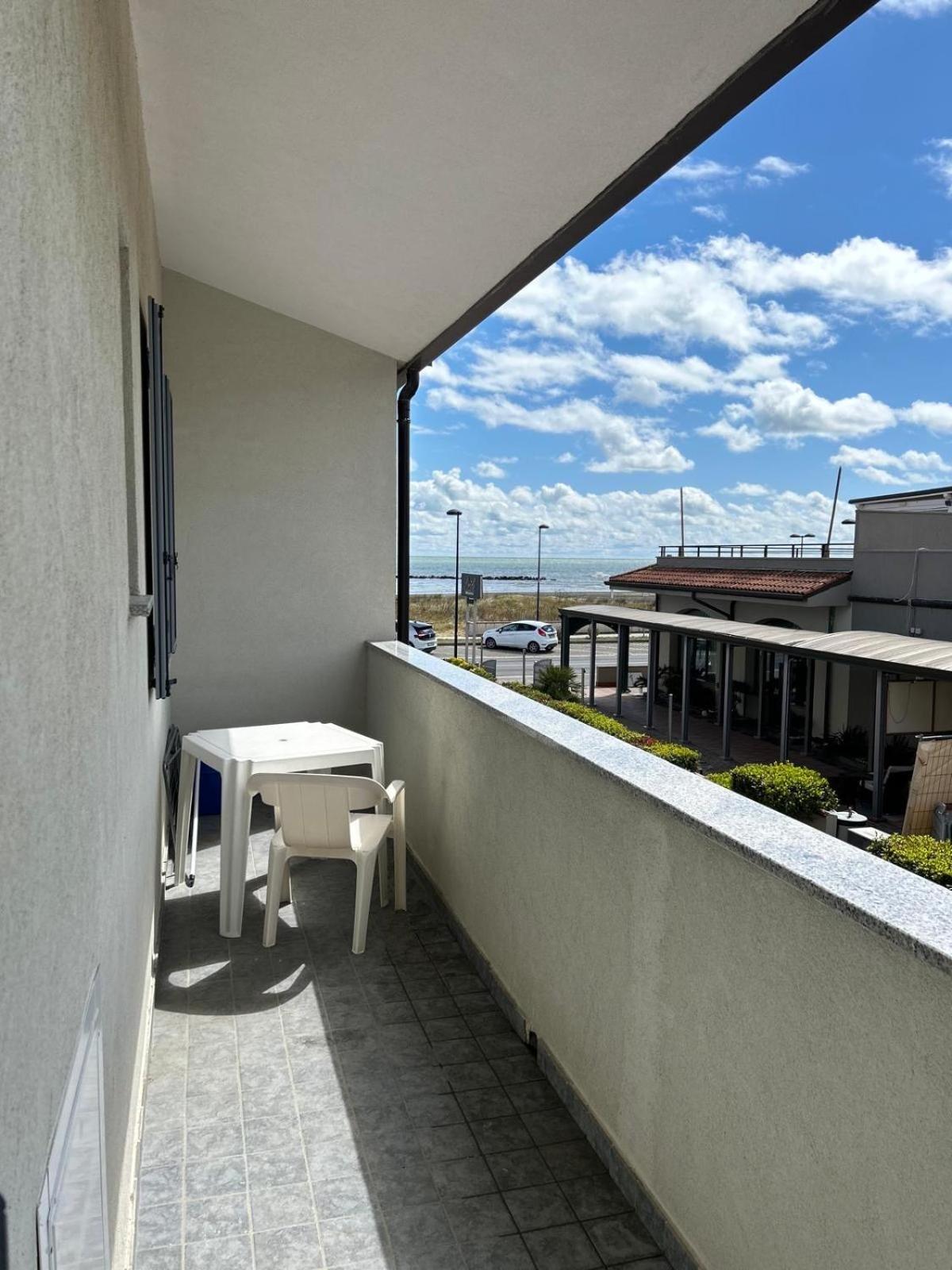 One-Bedroom Apartment with Balcony and Sea View photo 1