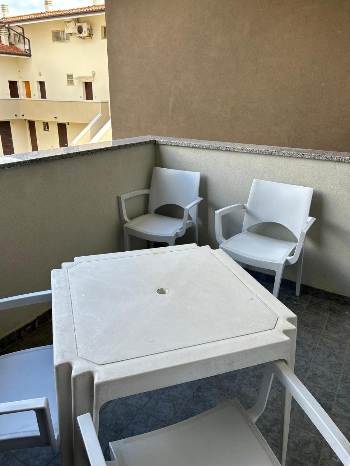 One-Bedroom Apartment with Balcony and Sea View photo 3