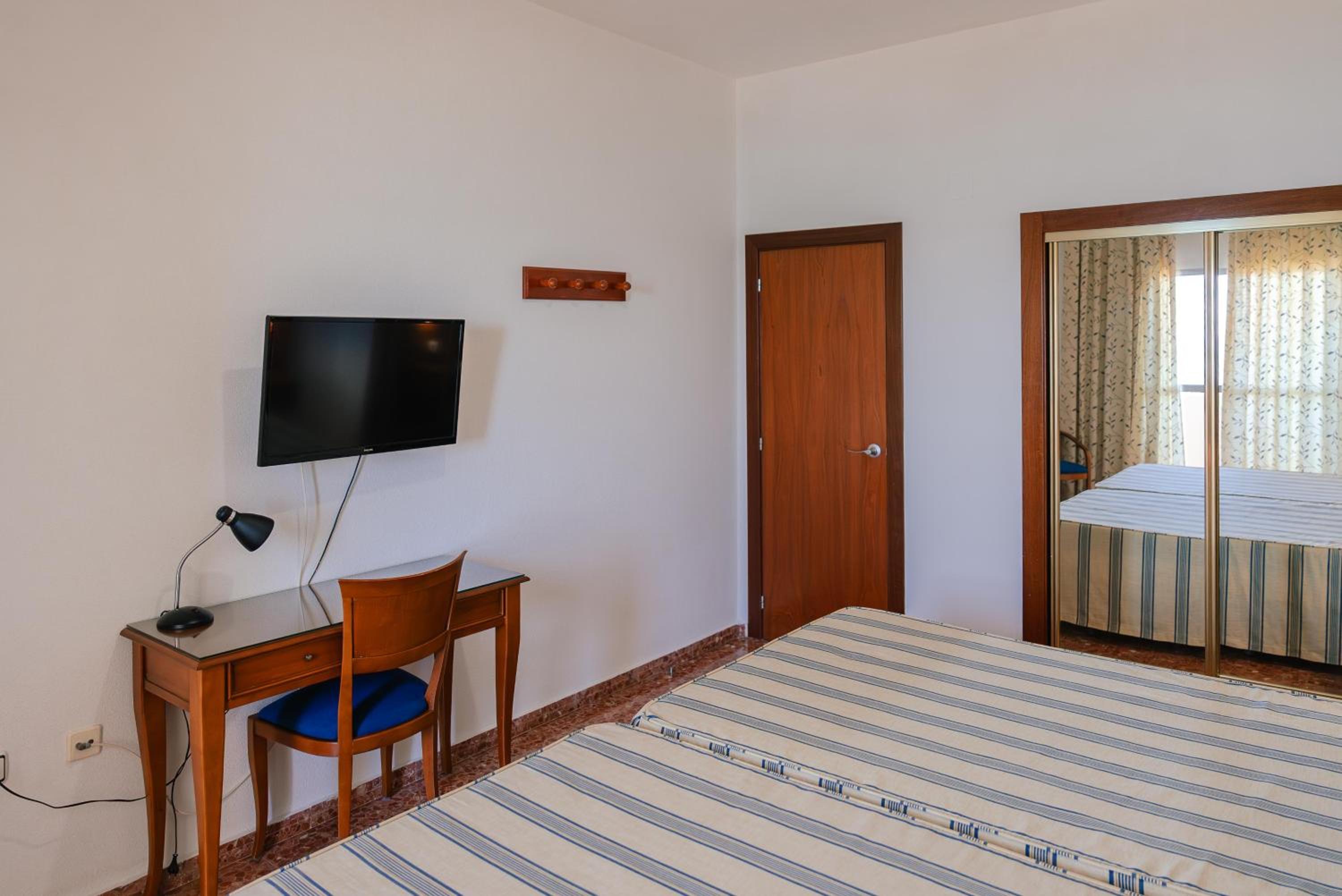 One-Bedroom Apartment with Bay View (2 Adults)