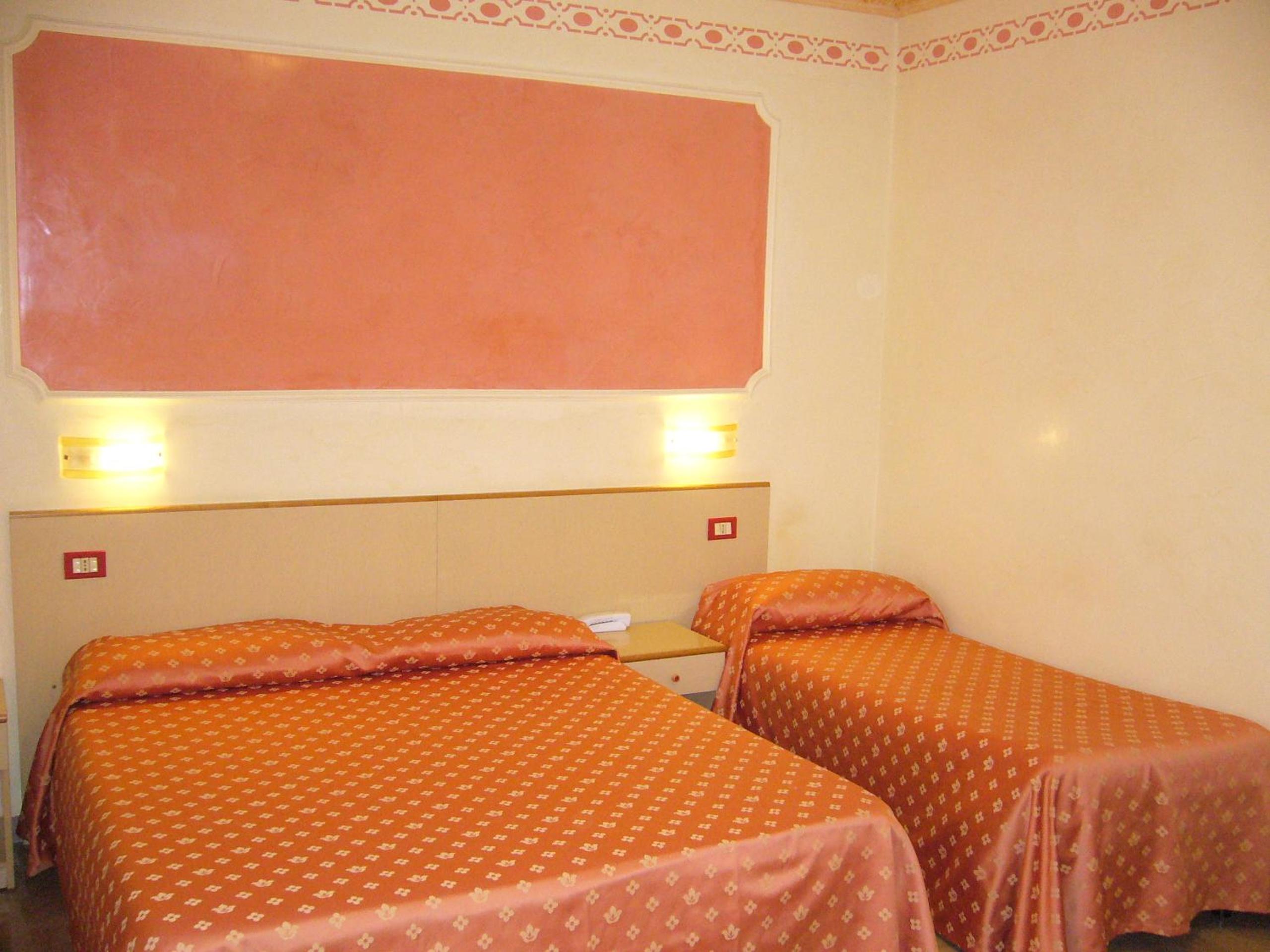 Triple Room - Photo 9