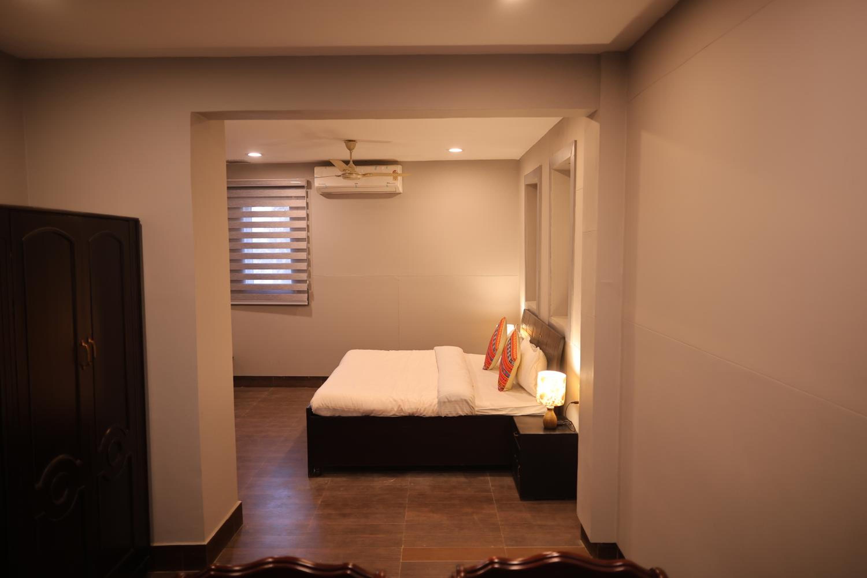 Suite - Photo 3