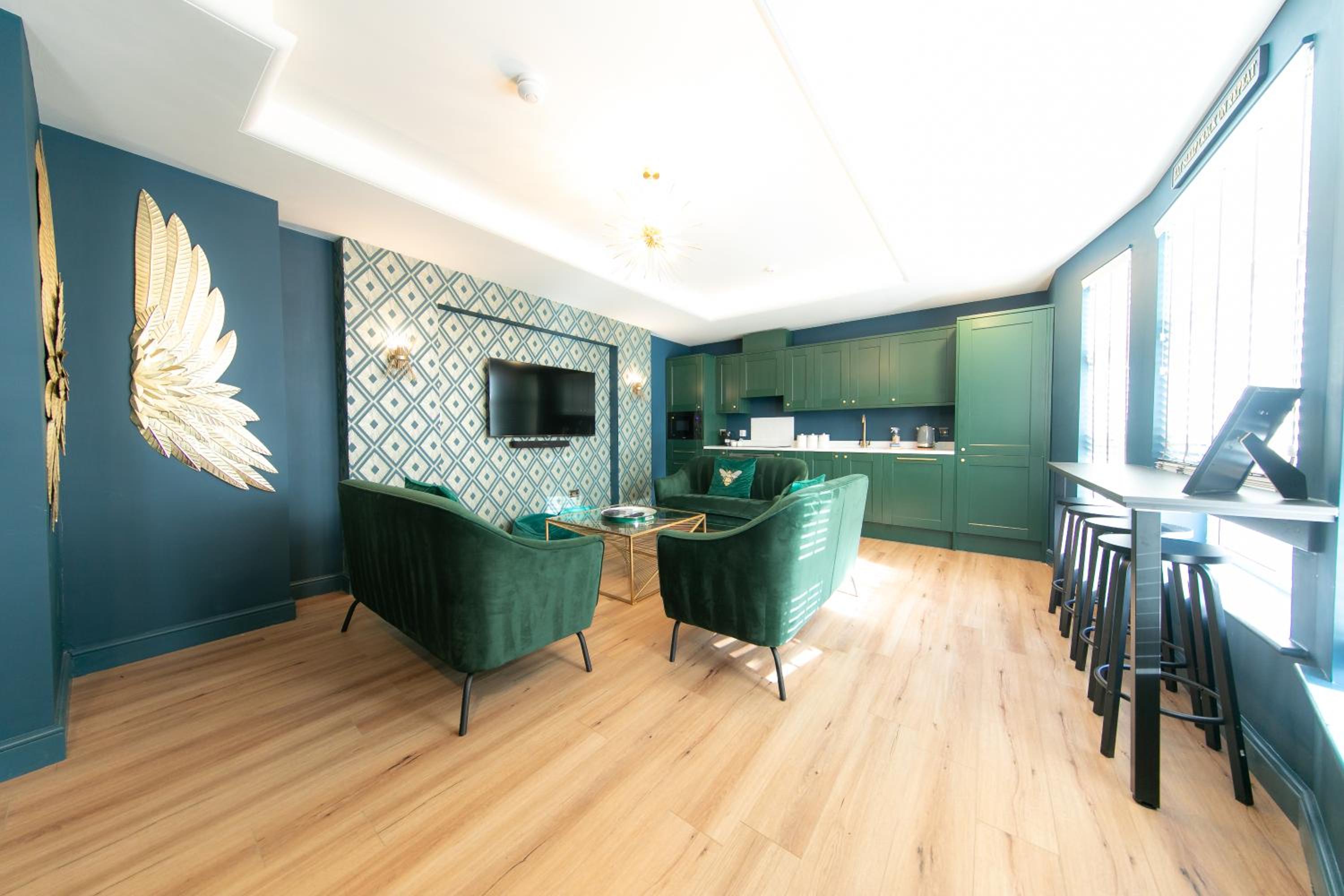Deluxe One-Bedroom Apartment - Photo 7