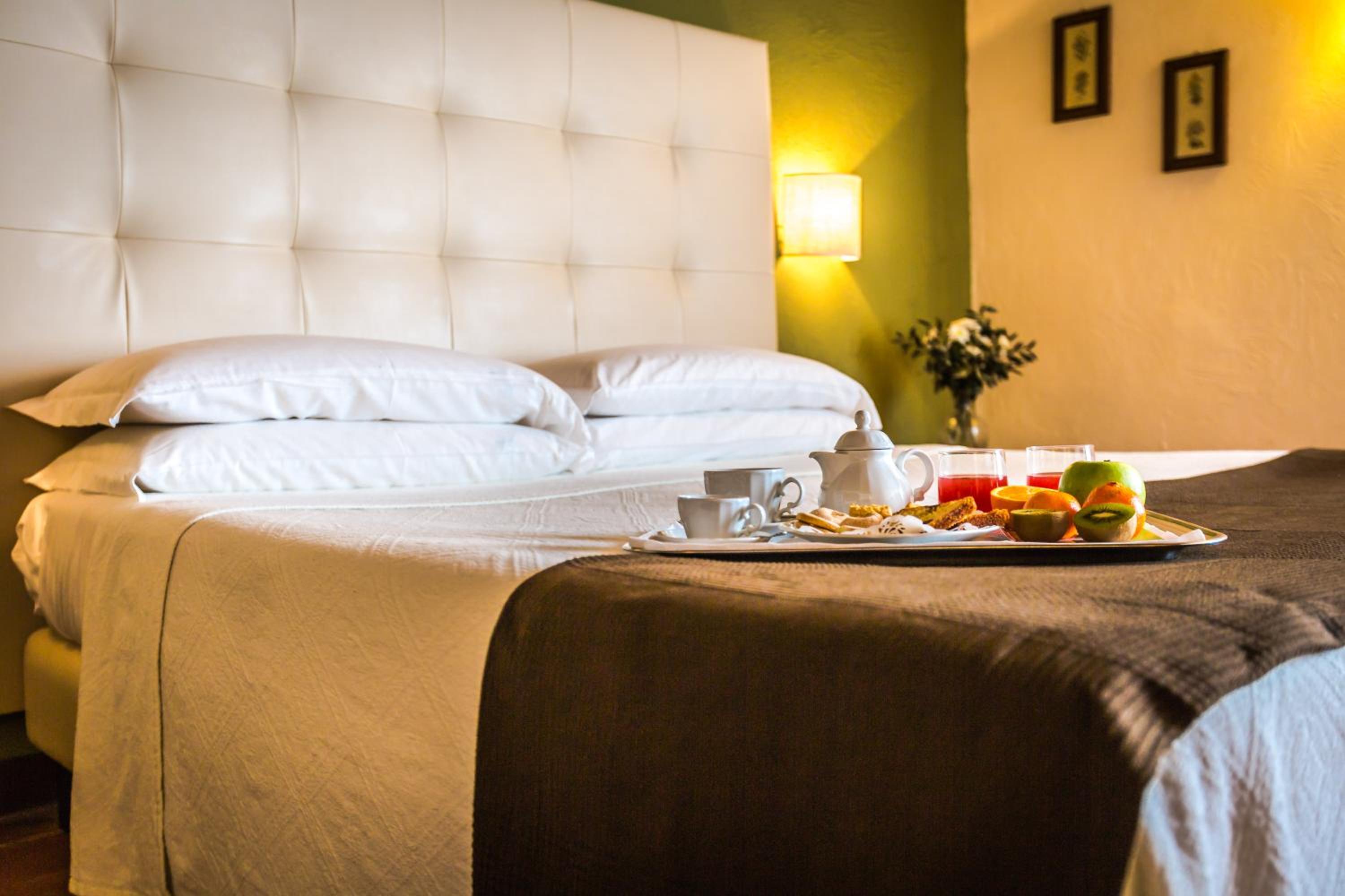 Large Double Room - Photo 4