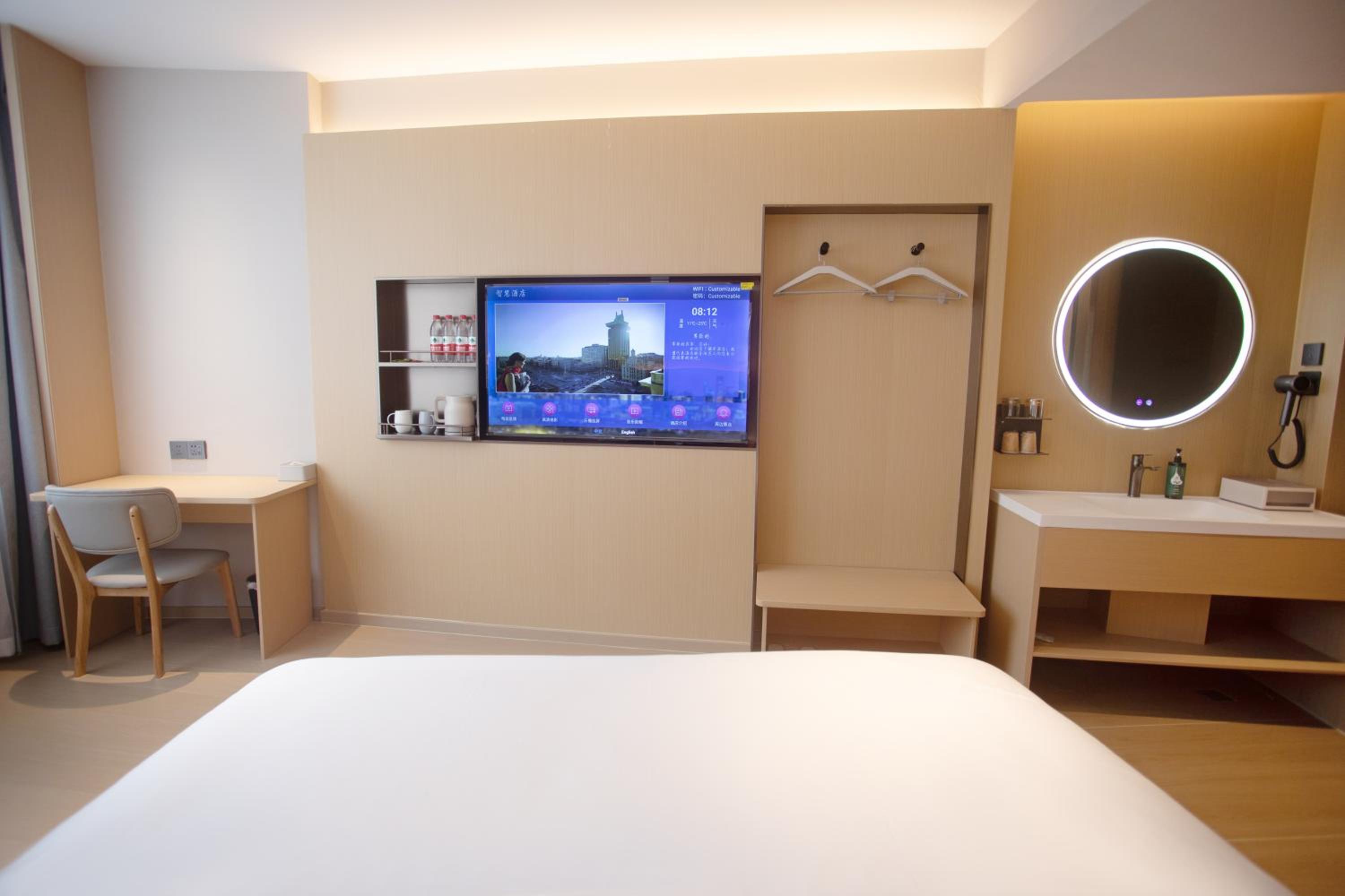 Standard Queen Room