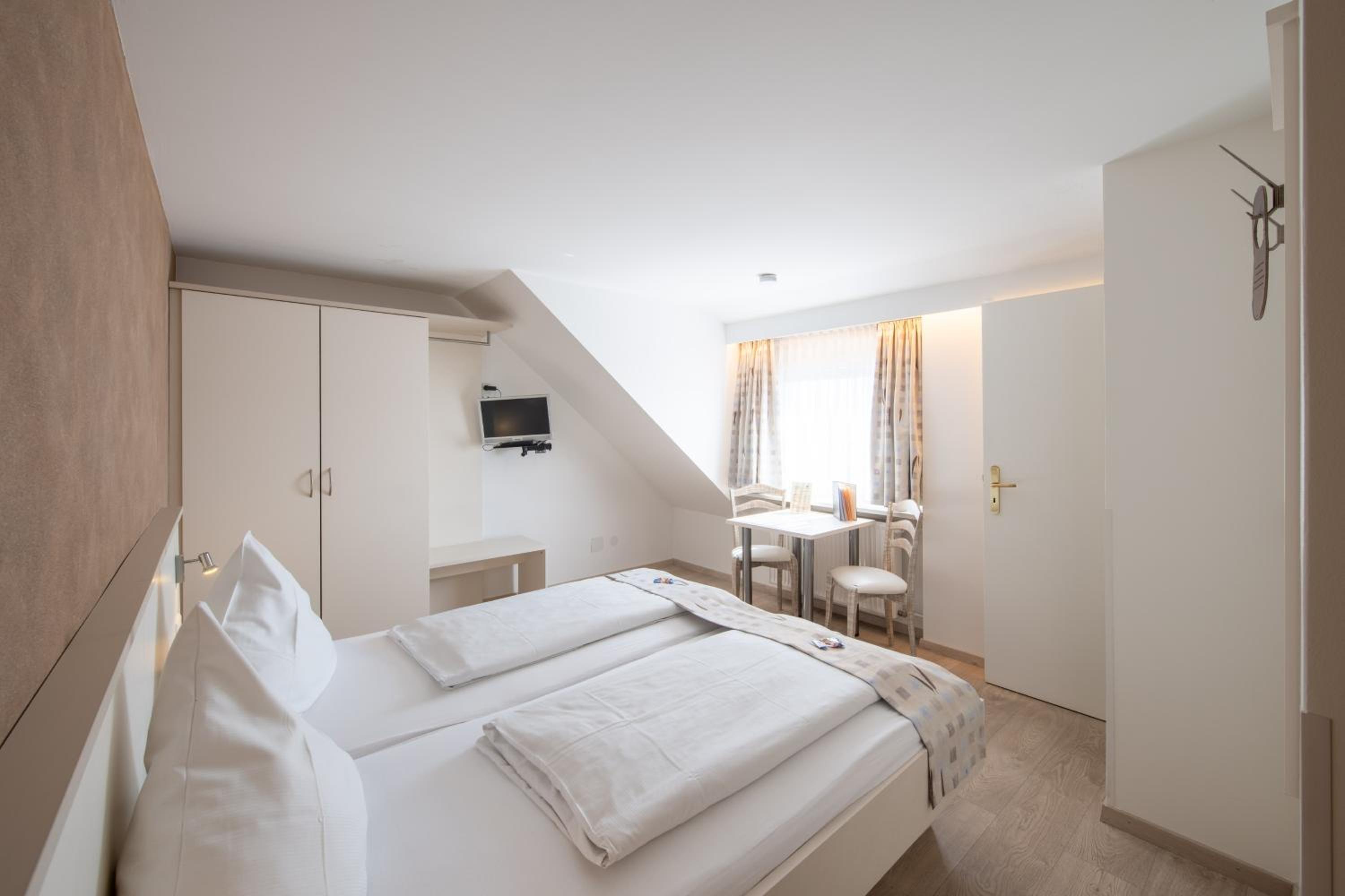 Double or Twin Room with Shower