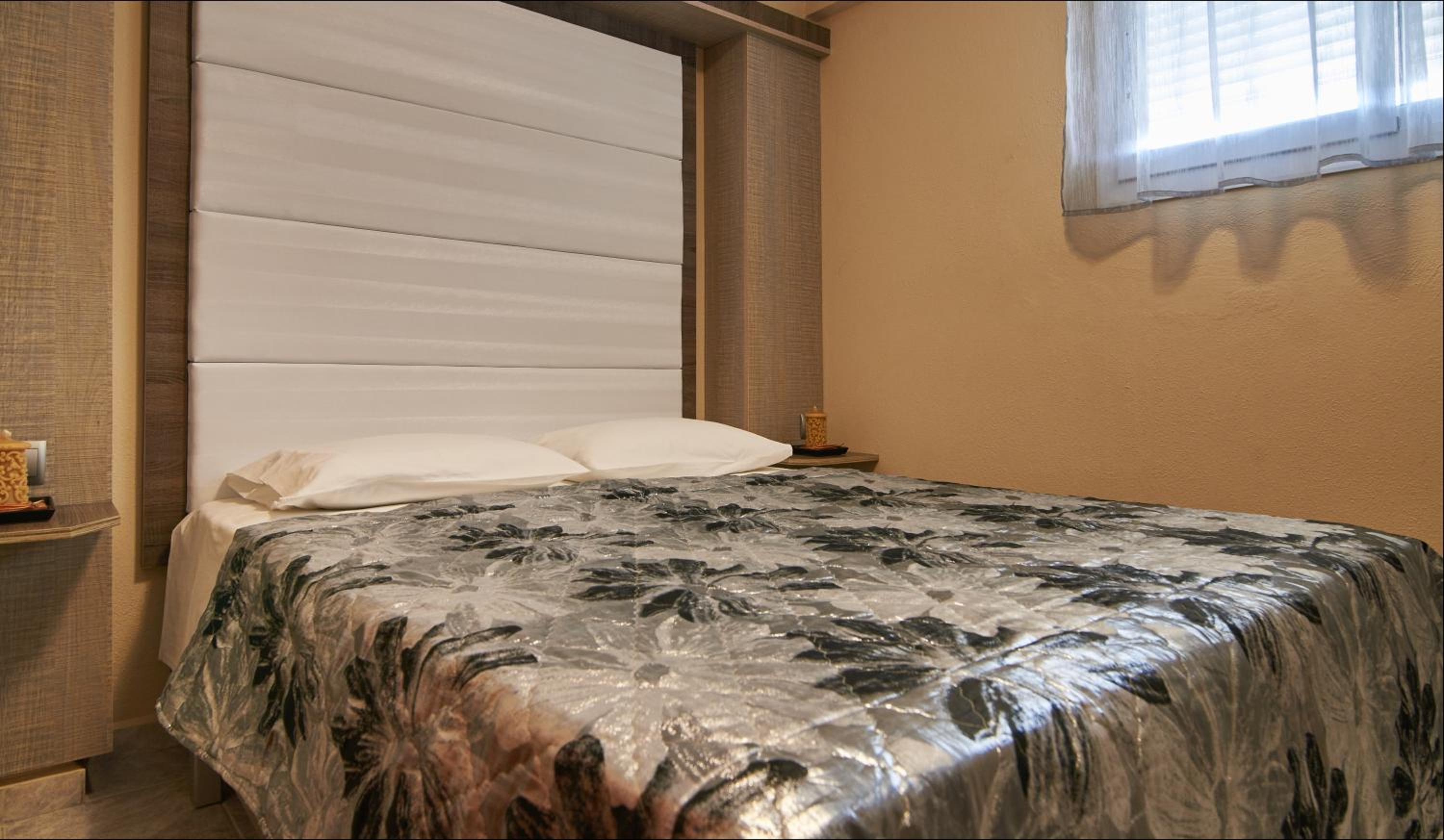 One-Bedroom Apartment - Sea Side