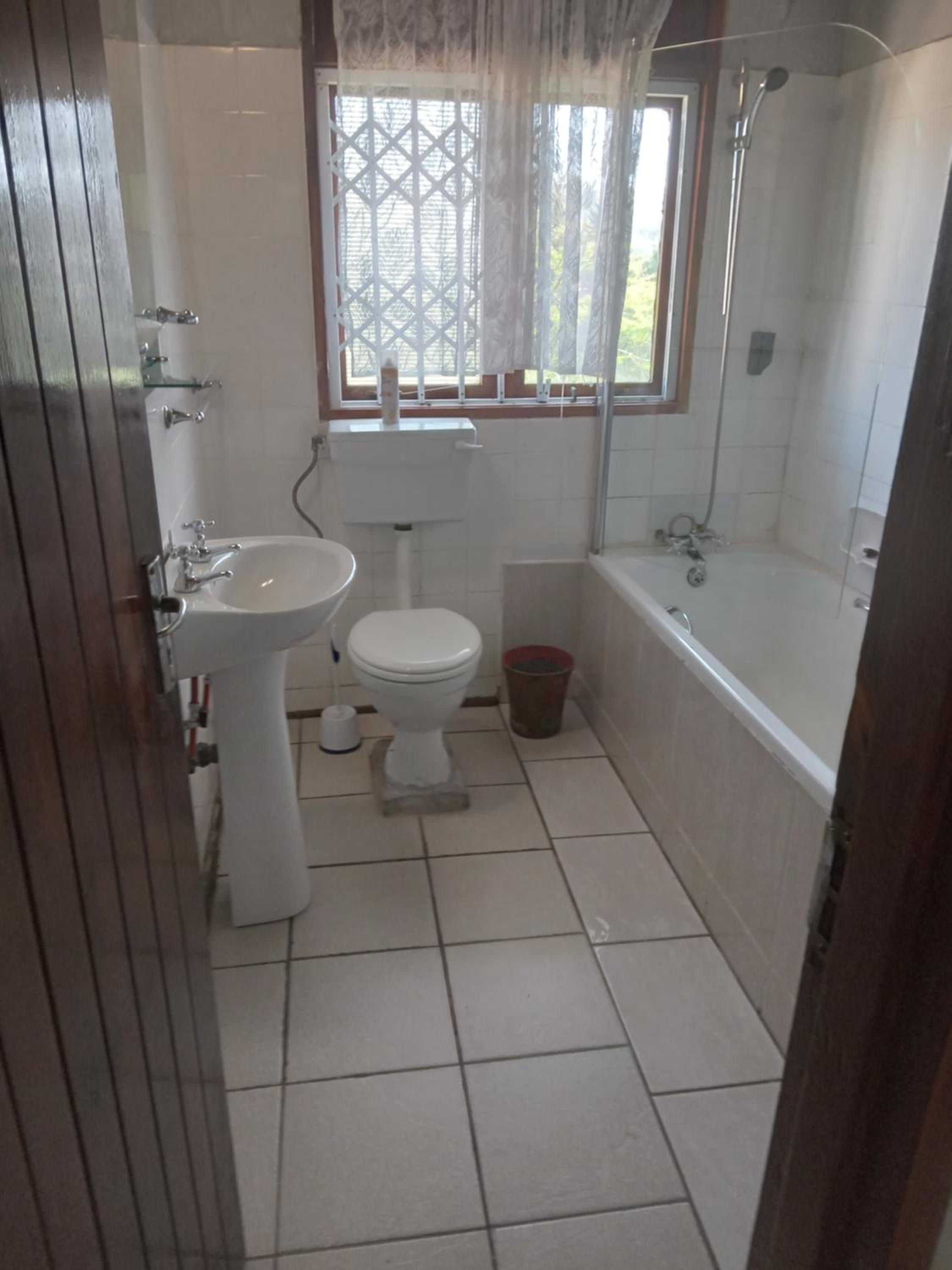 Standard King Room photo 1